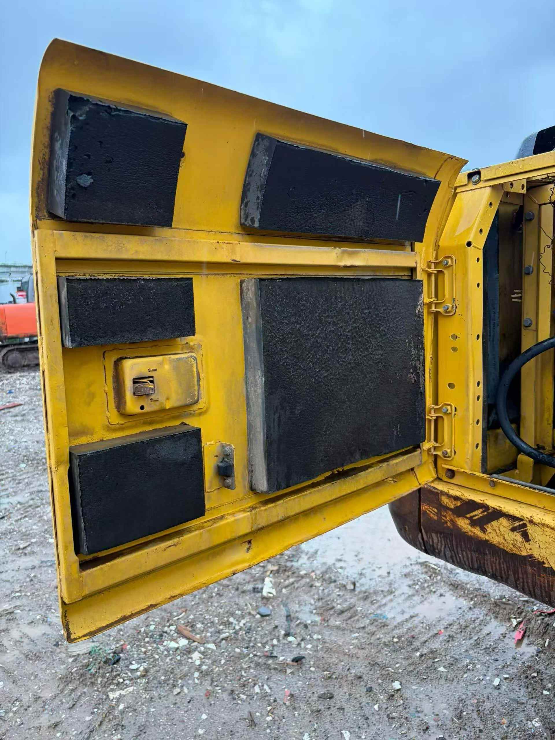 Buy Komatsu PC130 Used Excavator / 7
