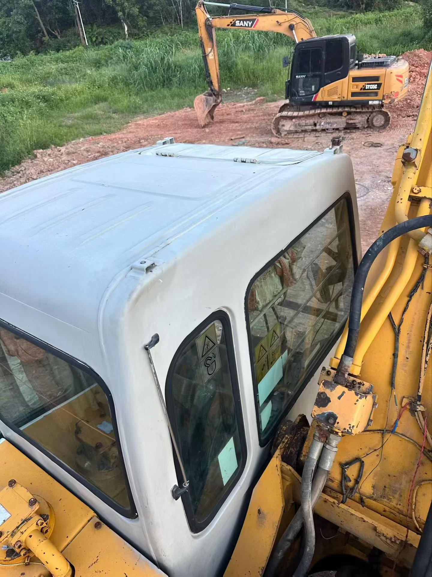 Buy Kato 820-3SP Used Excavator / 5
