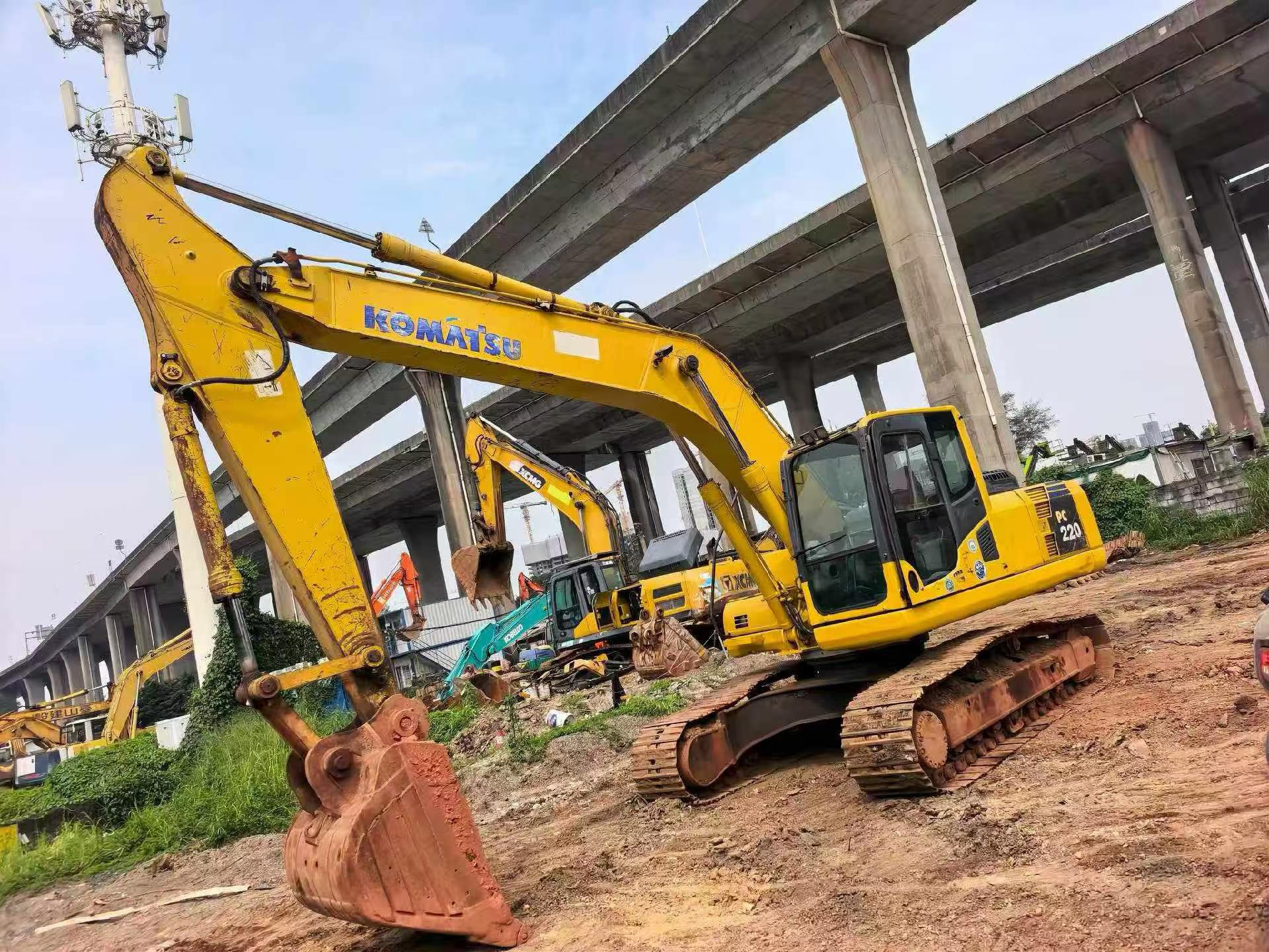 Buy Komatsu PC220-8 Used Excavator / 4