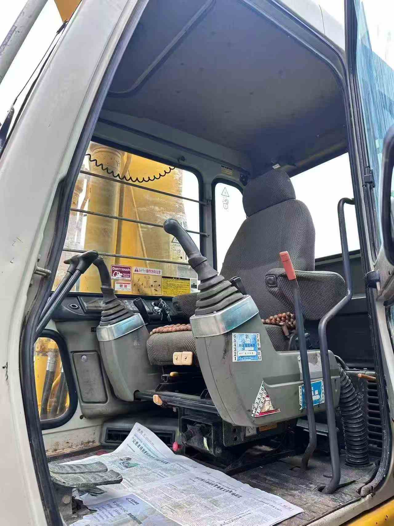 Buy Kato 820-3SP Used Excavator / 2