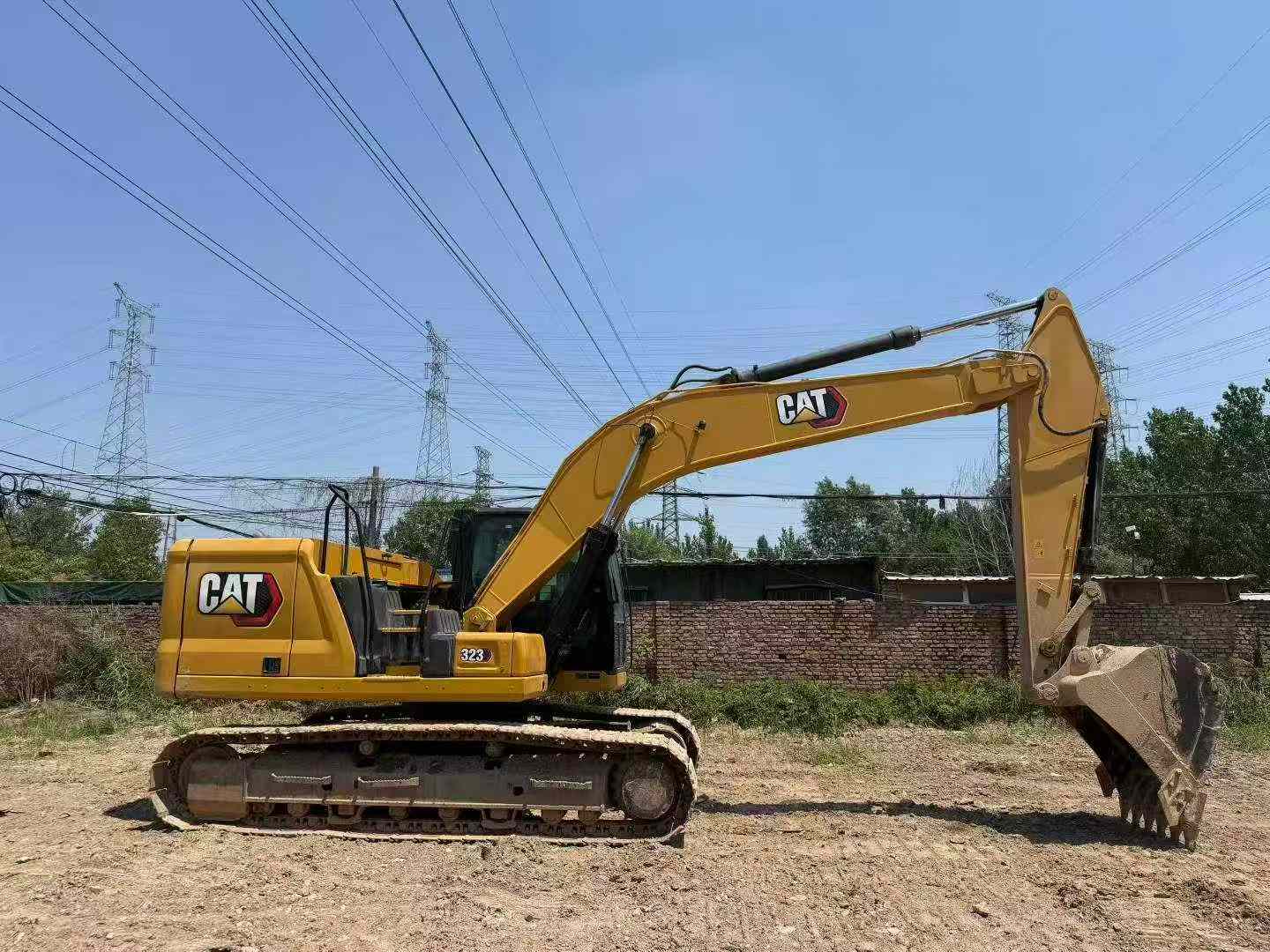 Buy Caterpillar 323 Used Excavator / 4