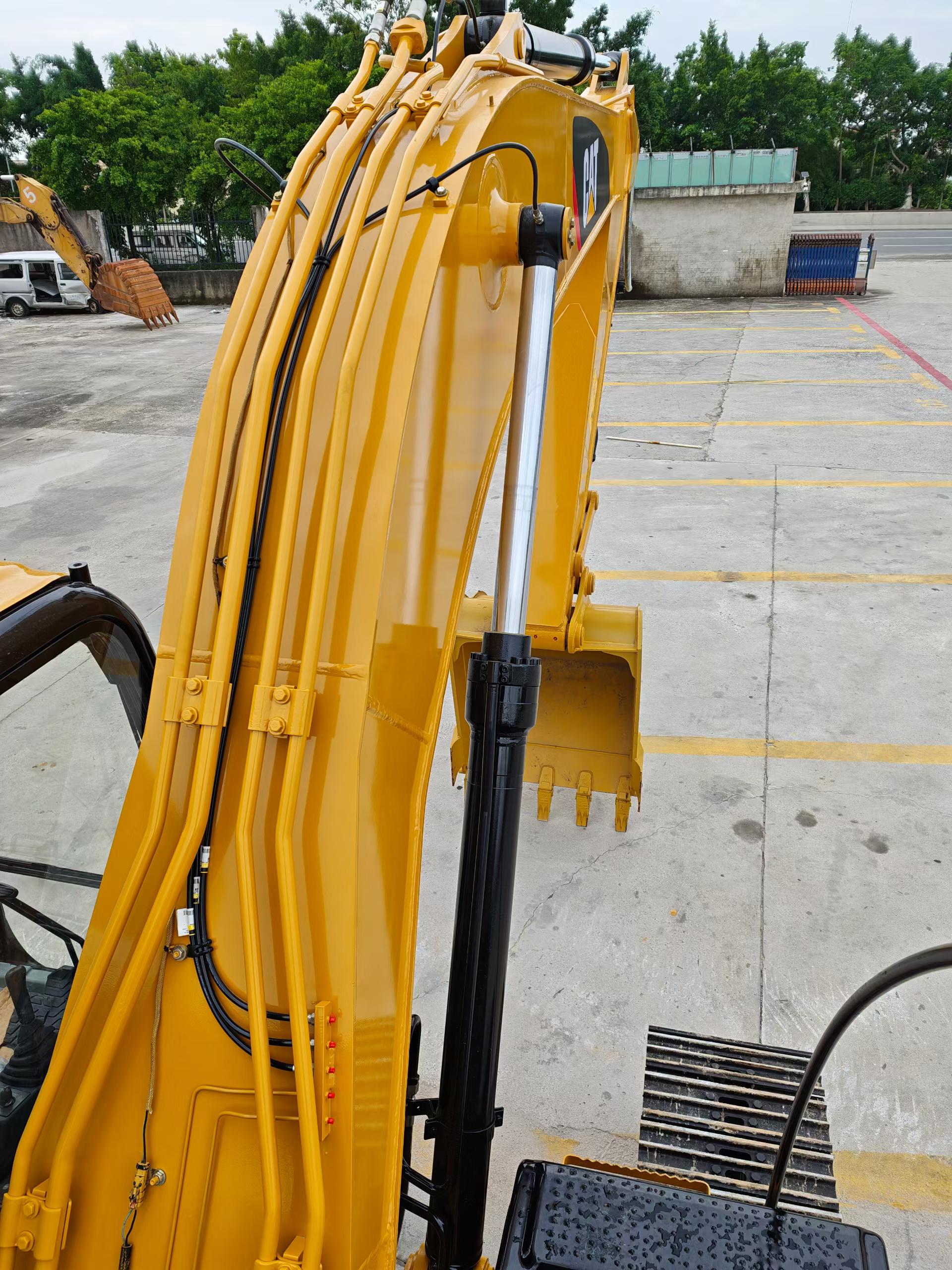 Buy Caterpillar 320D Used Excavator / 8