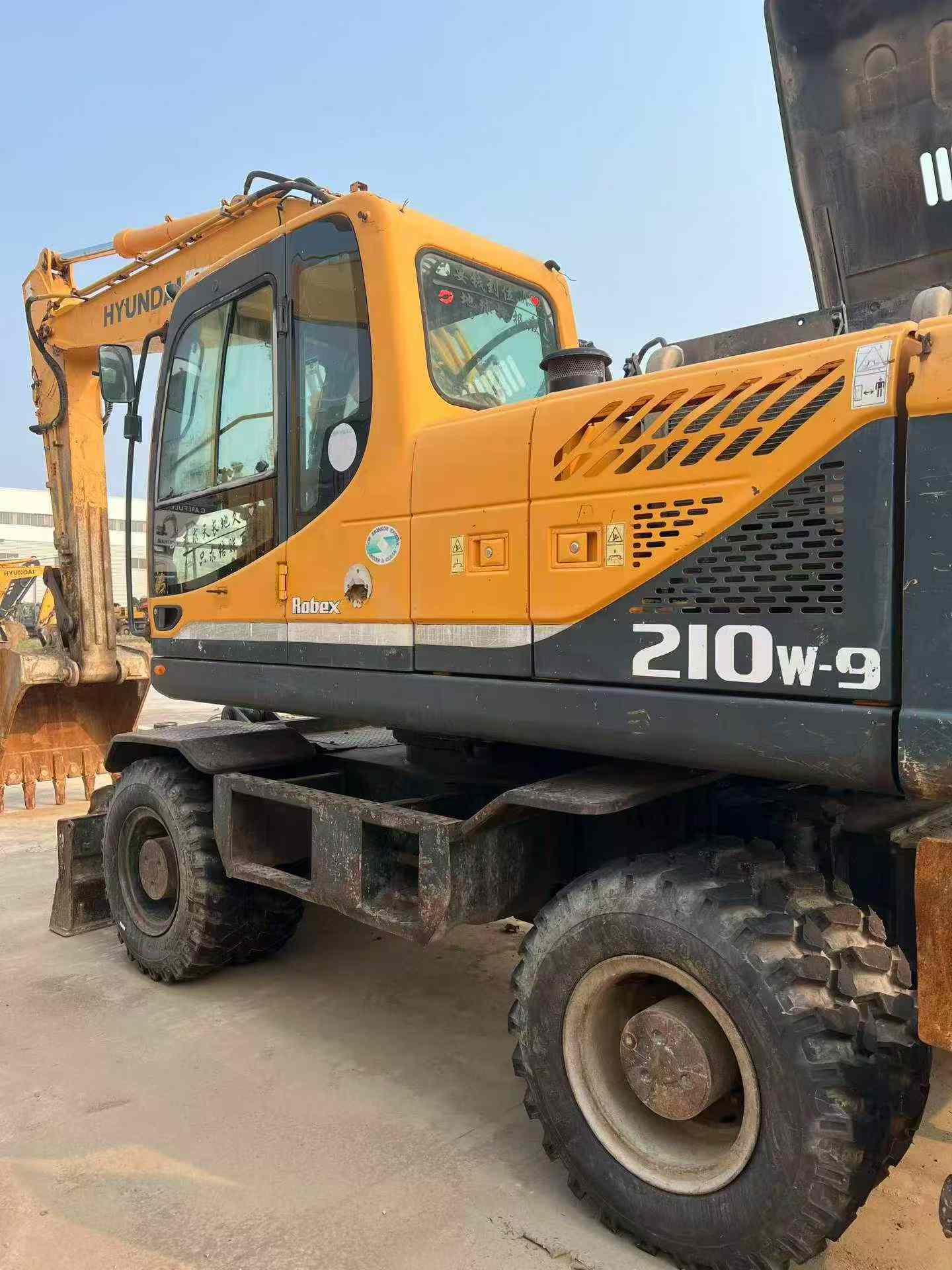Buy Hyundai R210W Used Excavator / 4
