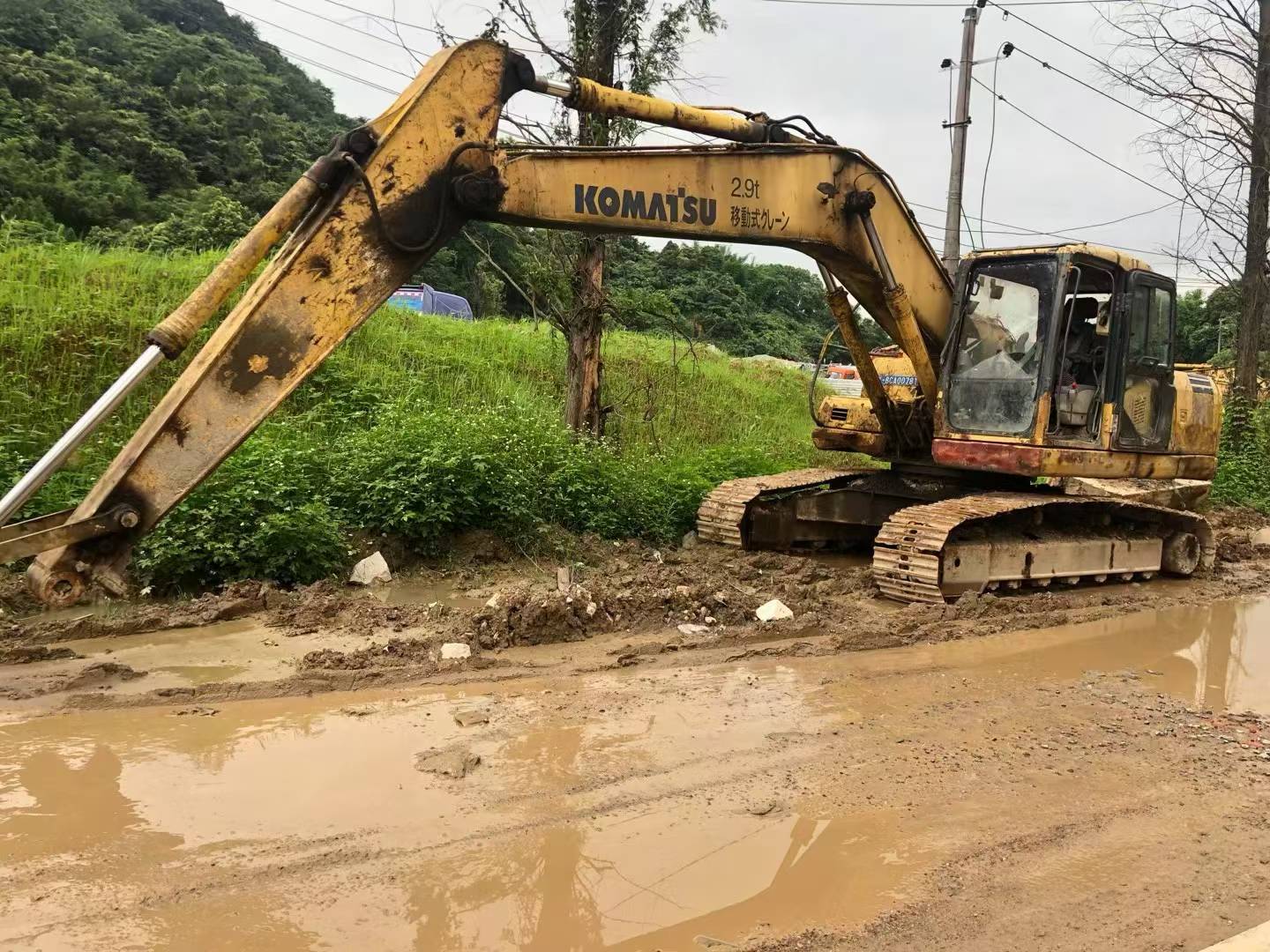 Buy Komatsu PC200-7 Used Excavator / 2