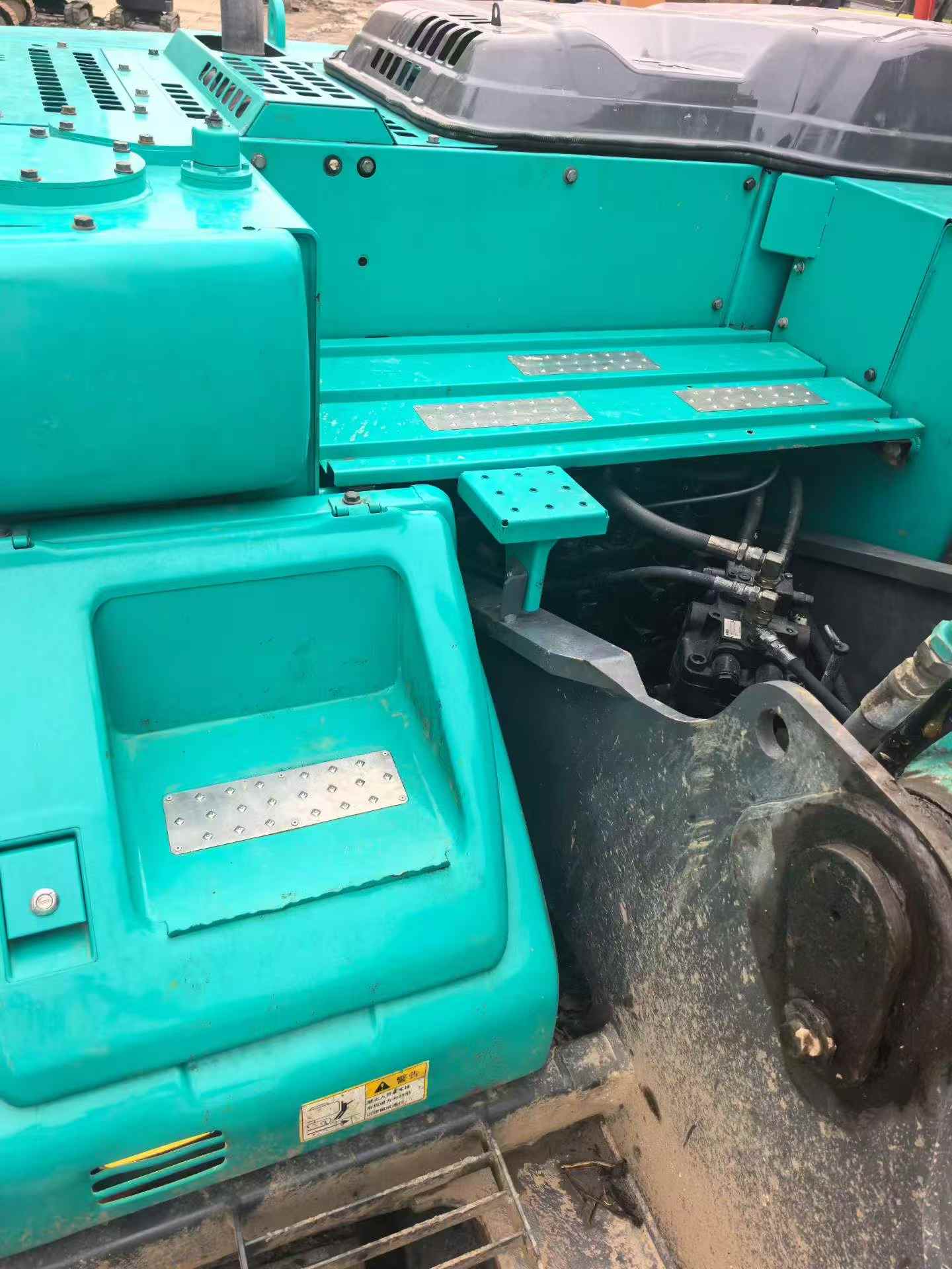 Buy Kobelco SK200 Used Excavator / 9