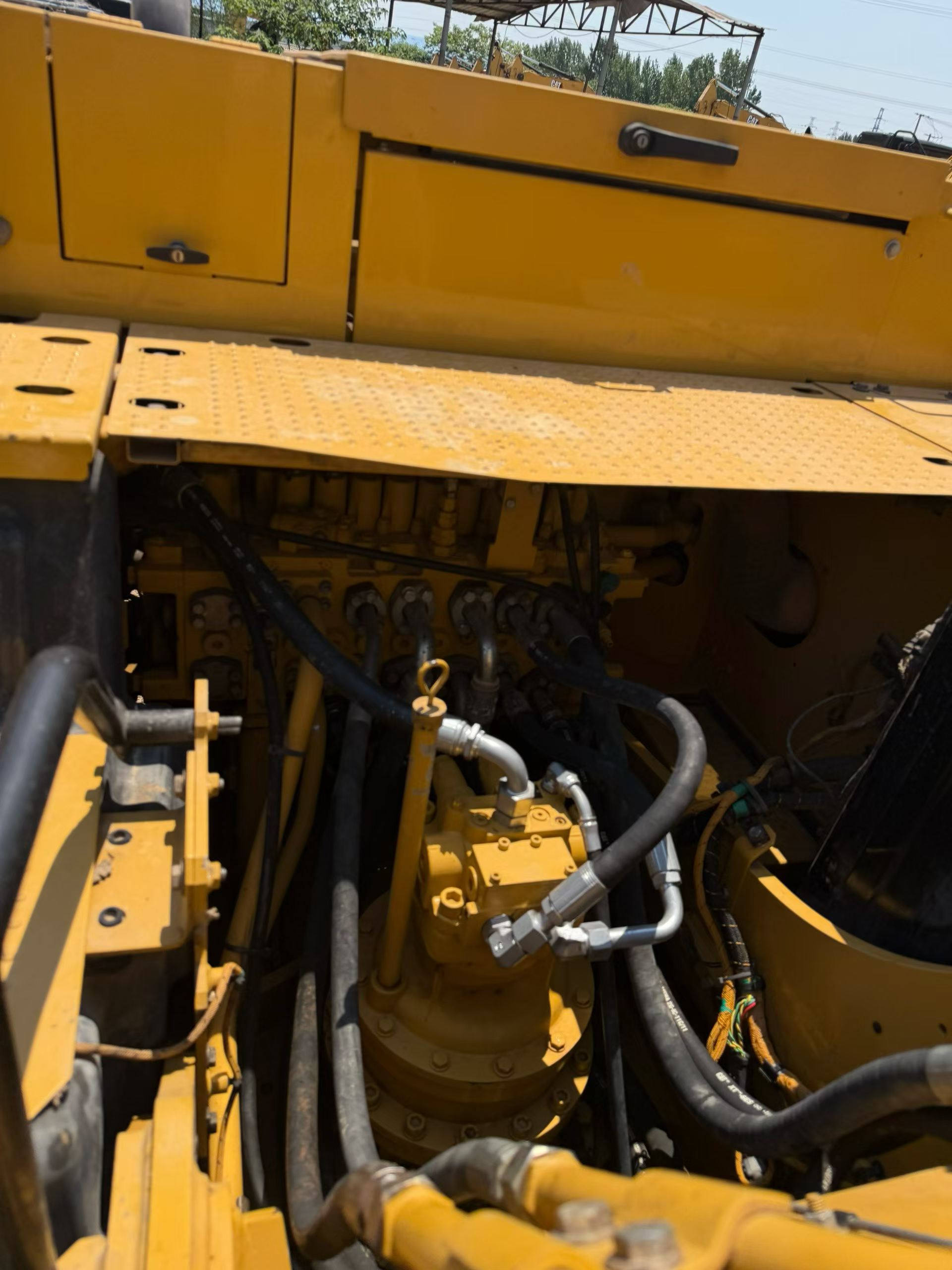 Buy Caterpillar 323 Used Excavator / 4