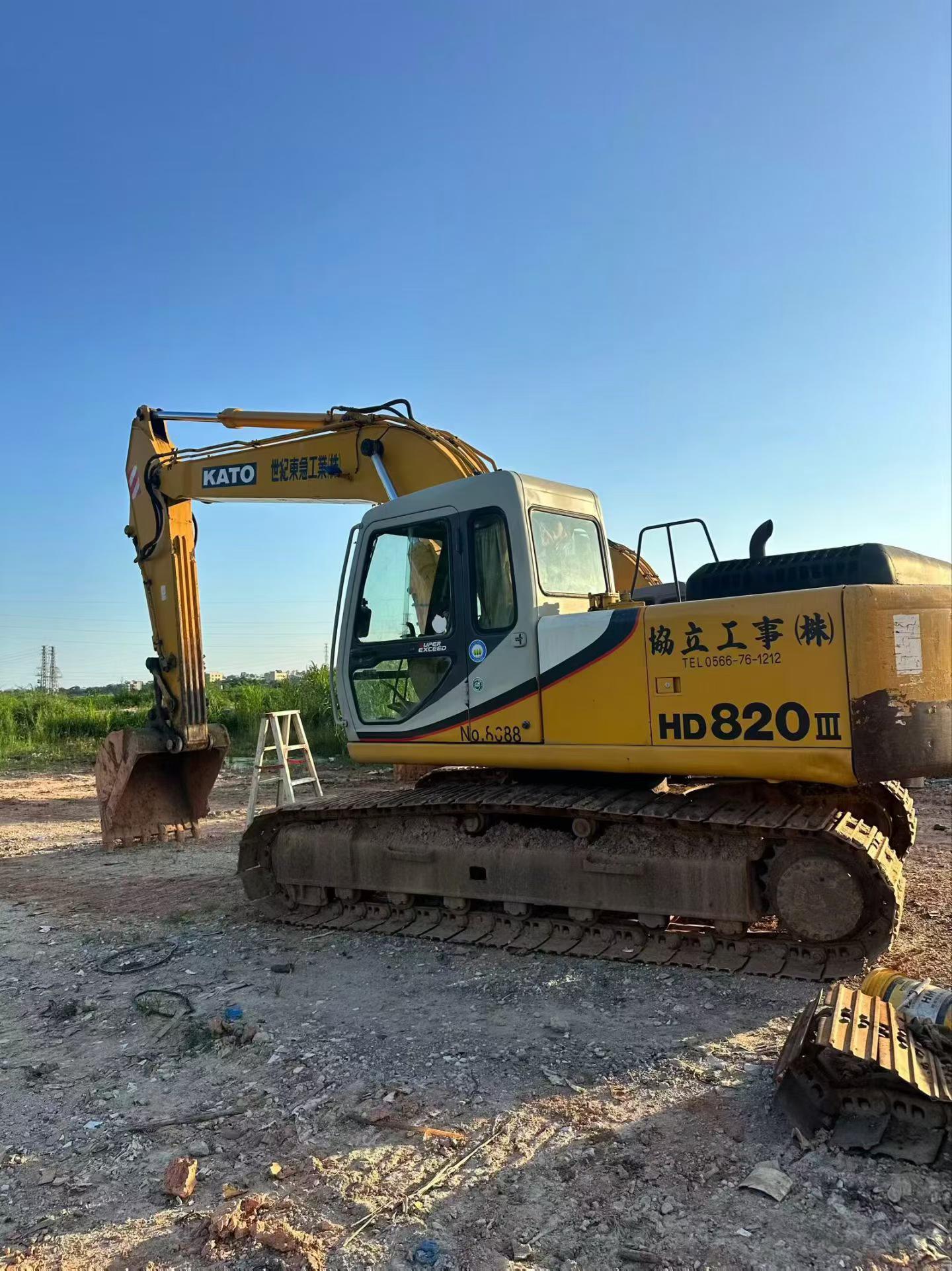 Buy Kato 820-3SP Used Excavator / 2