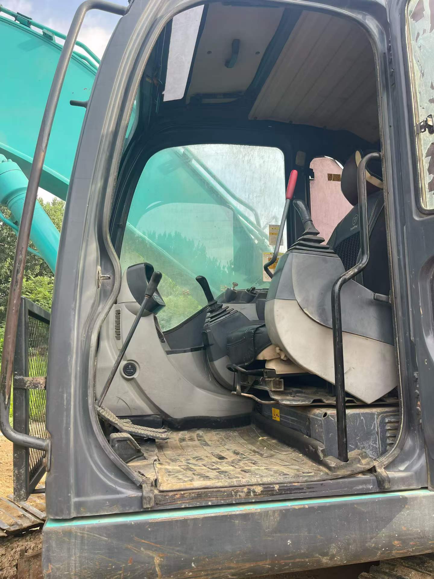 Buy Kobelco SK200 Used Excavator / 6