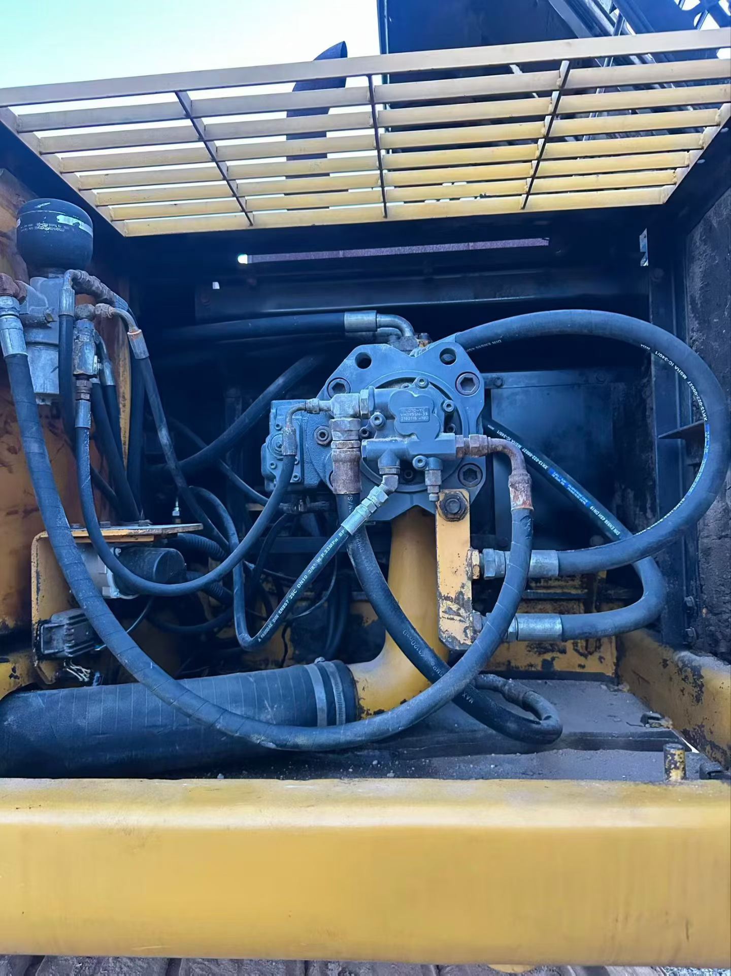 Buy Kato 820-3SP Used Excavator / 6