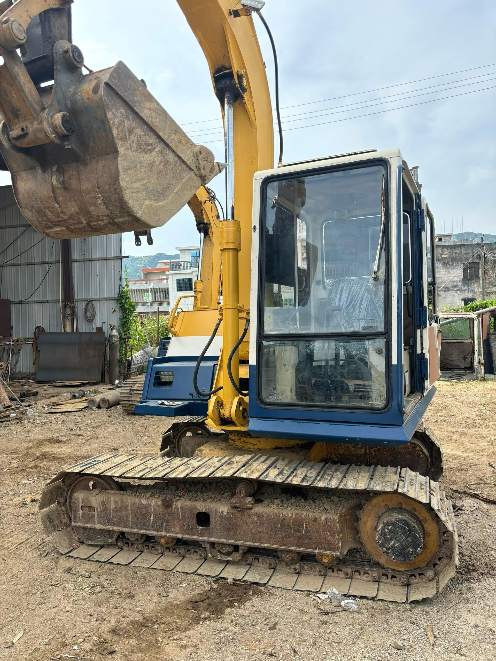 Buy Komatsu PC60-6 Used Excavator / 2