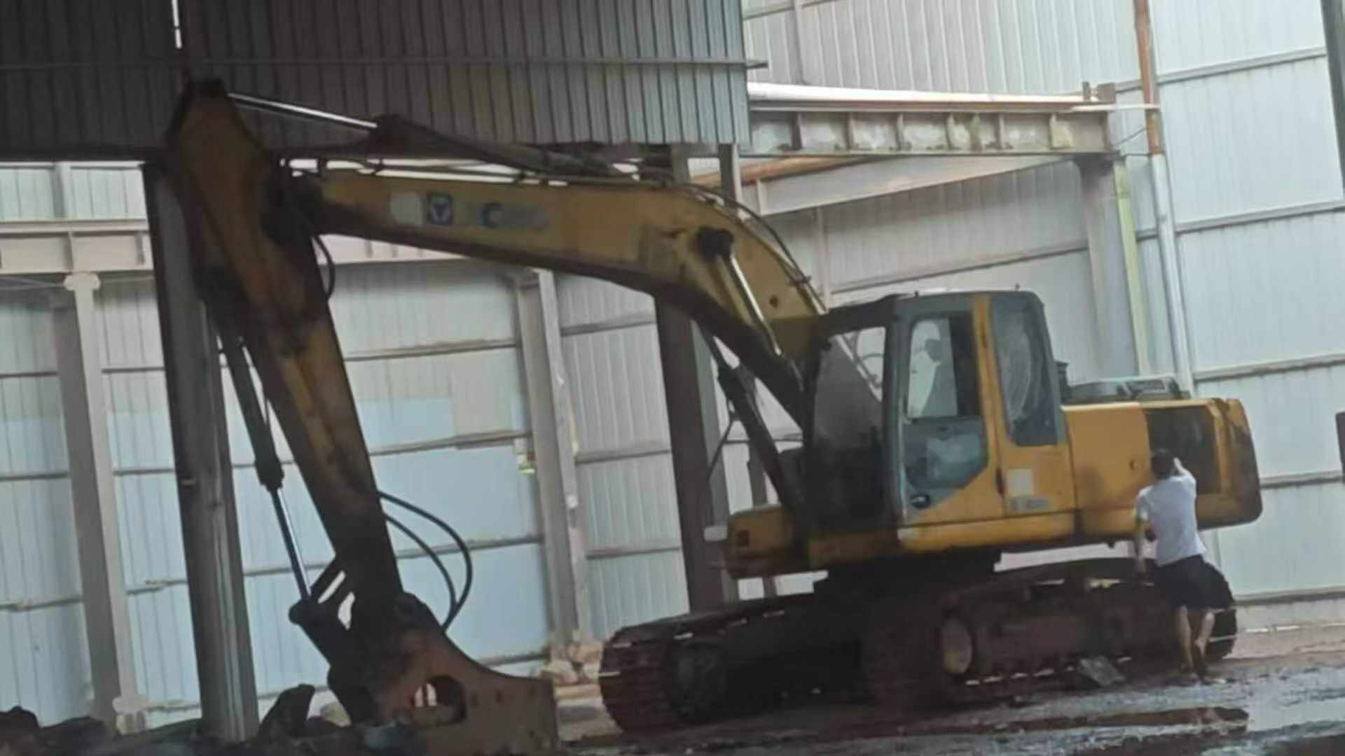 Buy XCMG XE215 Used Excavator / 3