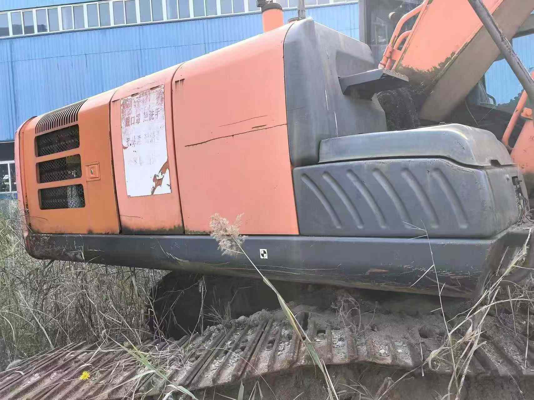 Buy Hitachi EX200-5 Used Excavator / 2
