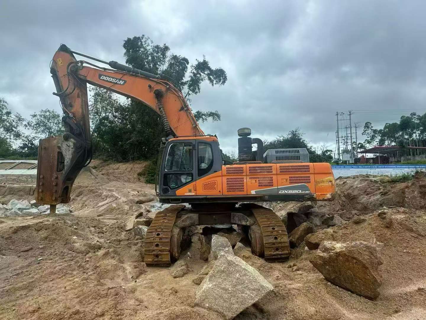 Buy Doosan DX520LC Used Excavator / 2