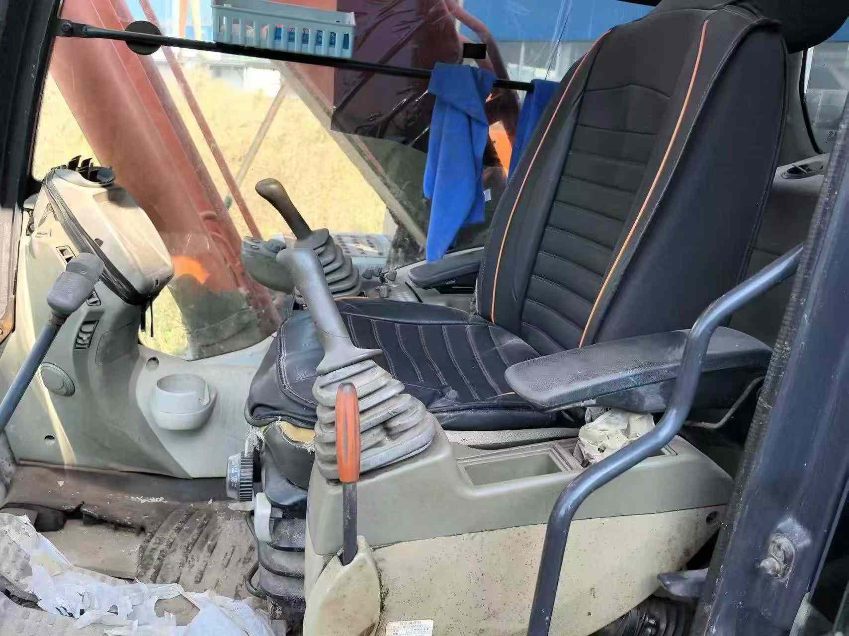 Buy Hitachi EX200-5 Used Excavator / 6