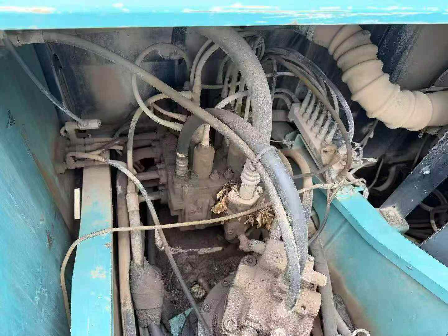 Buy Kobelco SK200 Used Excavator / 8