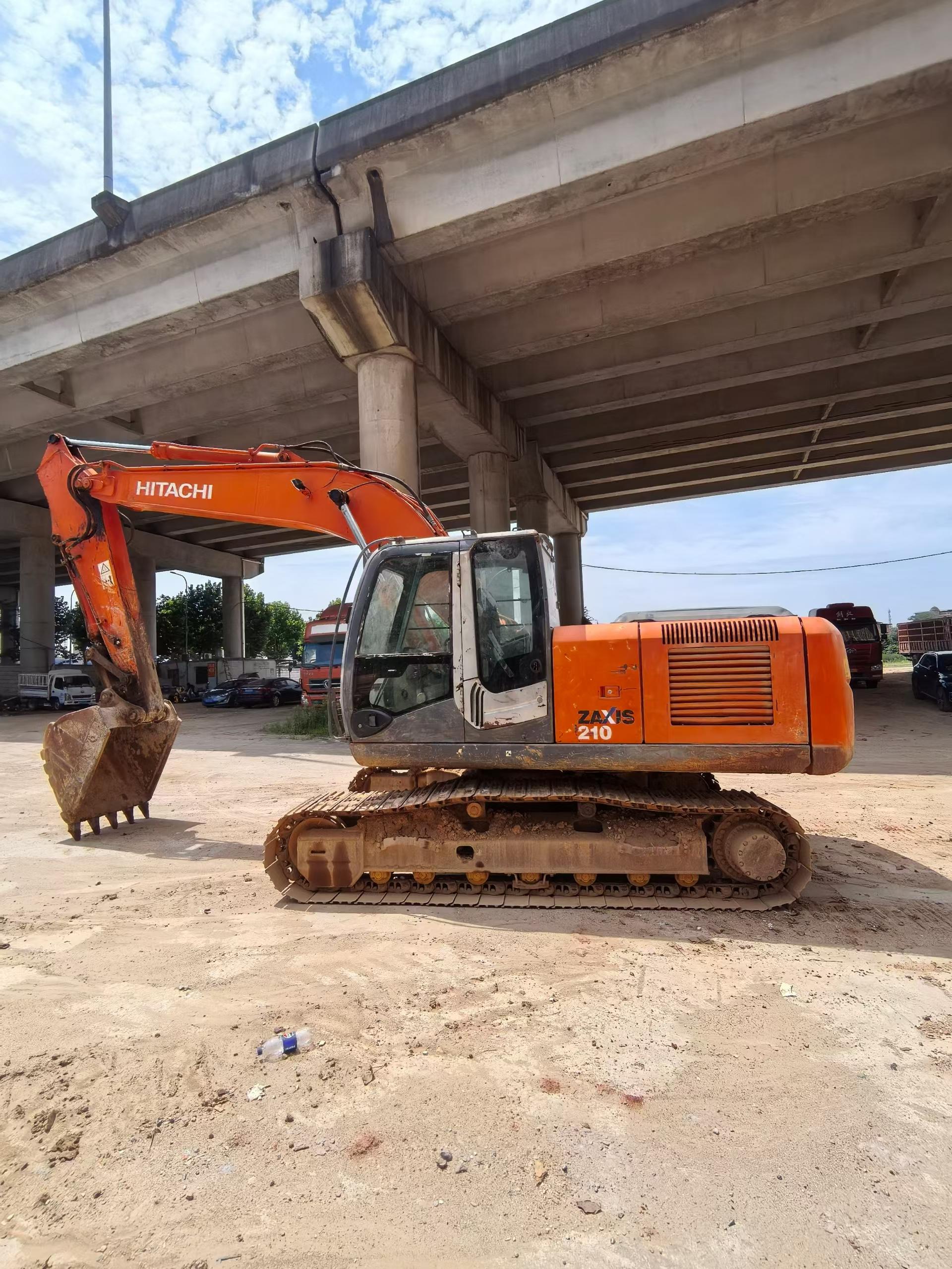 Buy Hitachi EX200-3 Used Excavator / 2