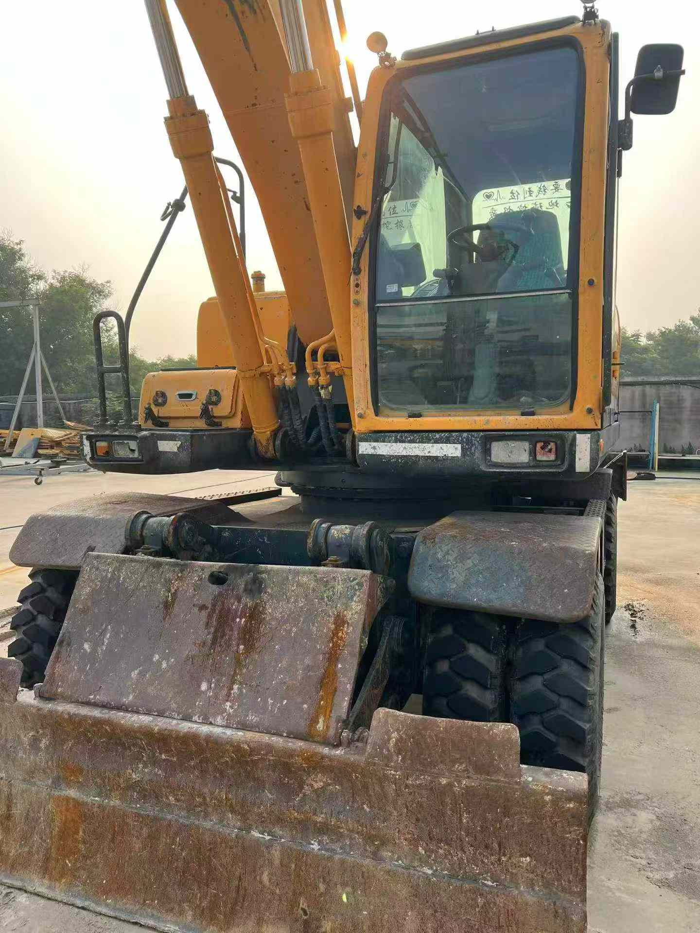 Buy Hyundai R210W Used Excavator / 8