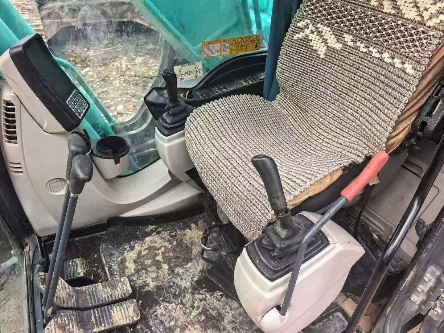 Buy Kobelco SK200 Used Excavator / 6