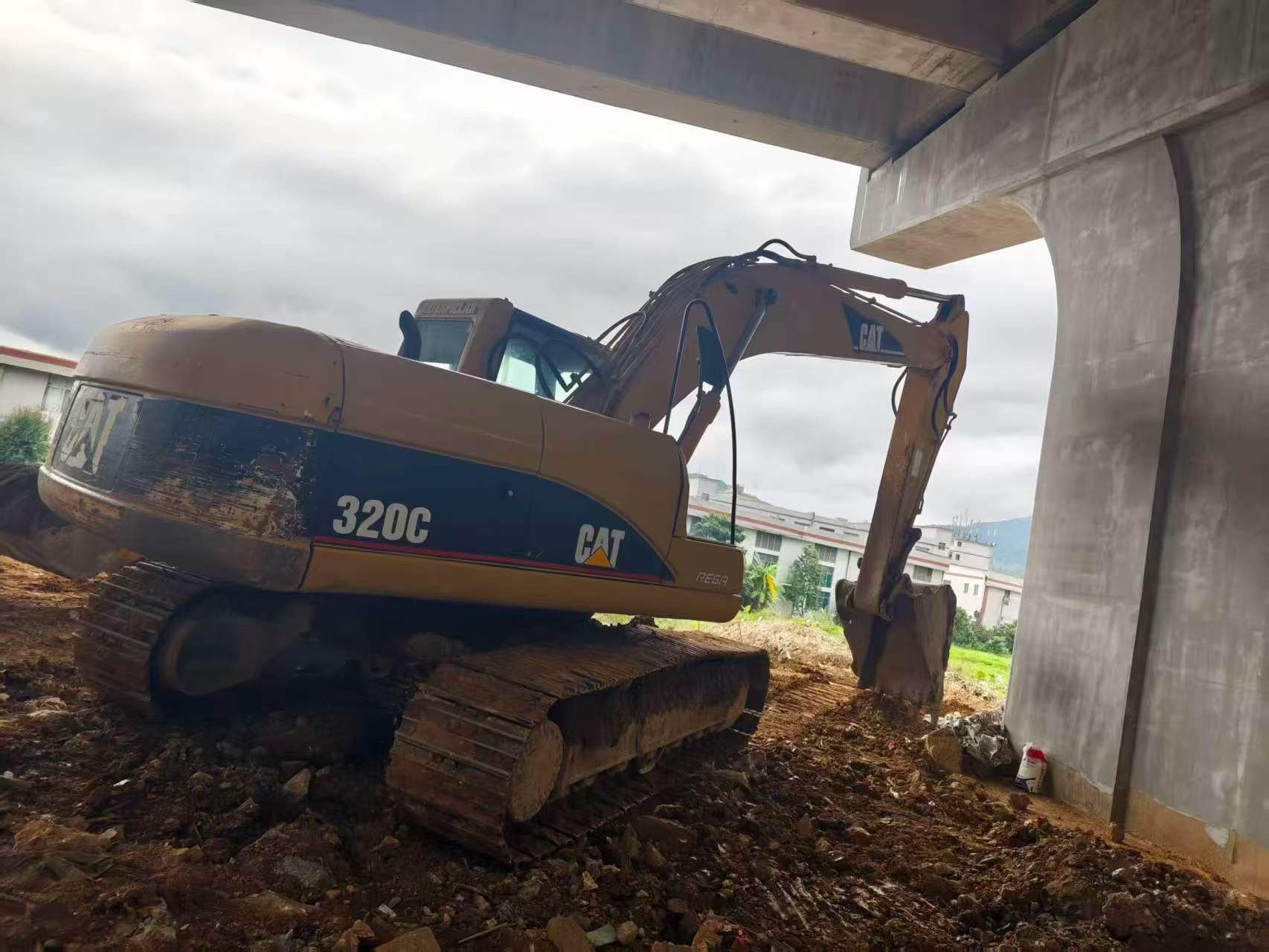 Buy Caterpillar 320C Used Excavator / 3