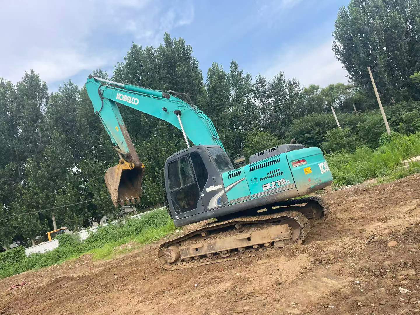 Buy Kobelco SK200 Used Excavator / 3