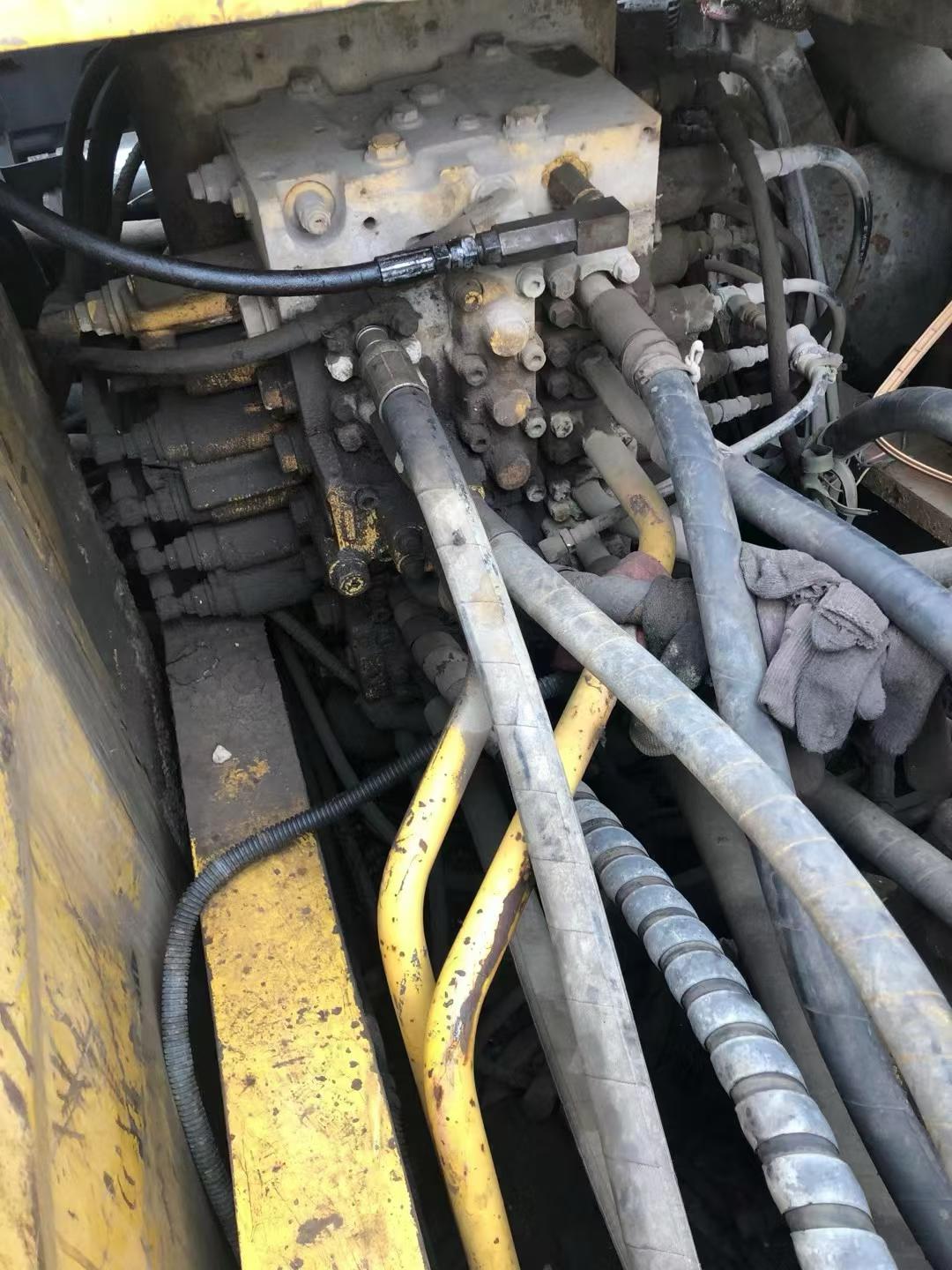 Buy Komatsu PC200-7 Used Excavator / 3