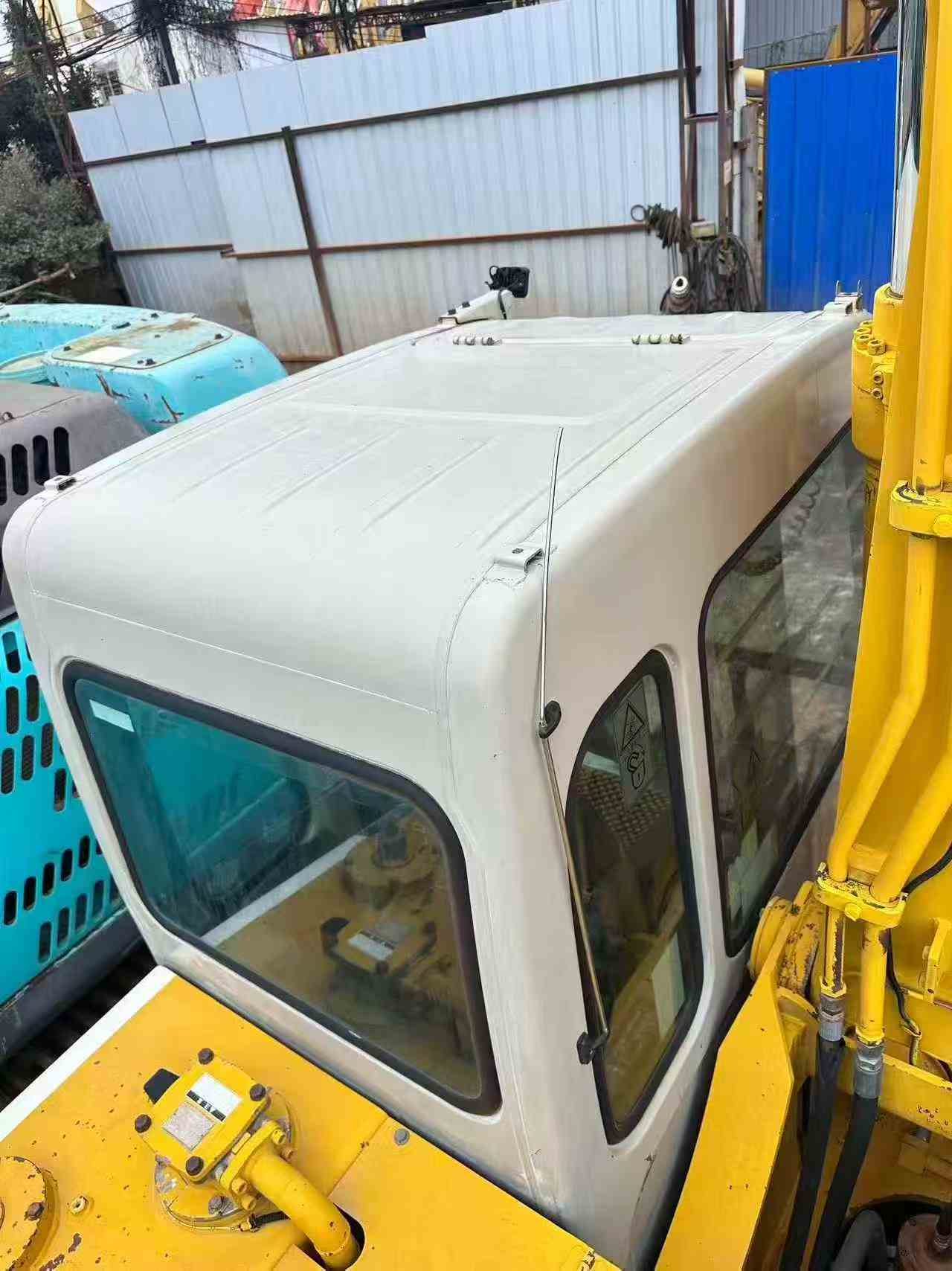 Buy Kato 820-3SP Used Excavator / 5