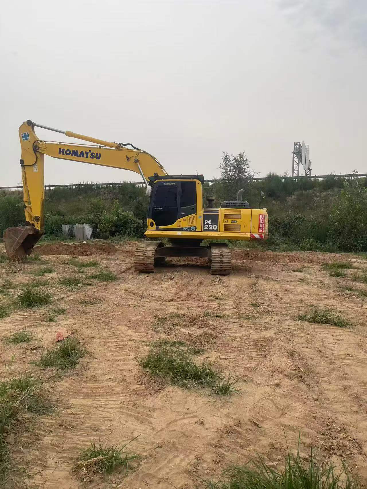 Buy Komatsu PC220 Used Excavator / 2