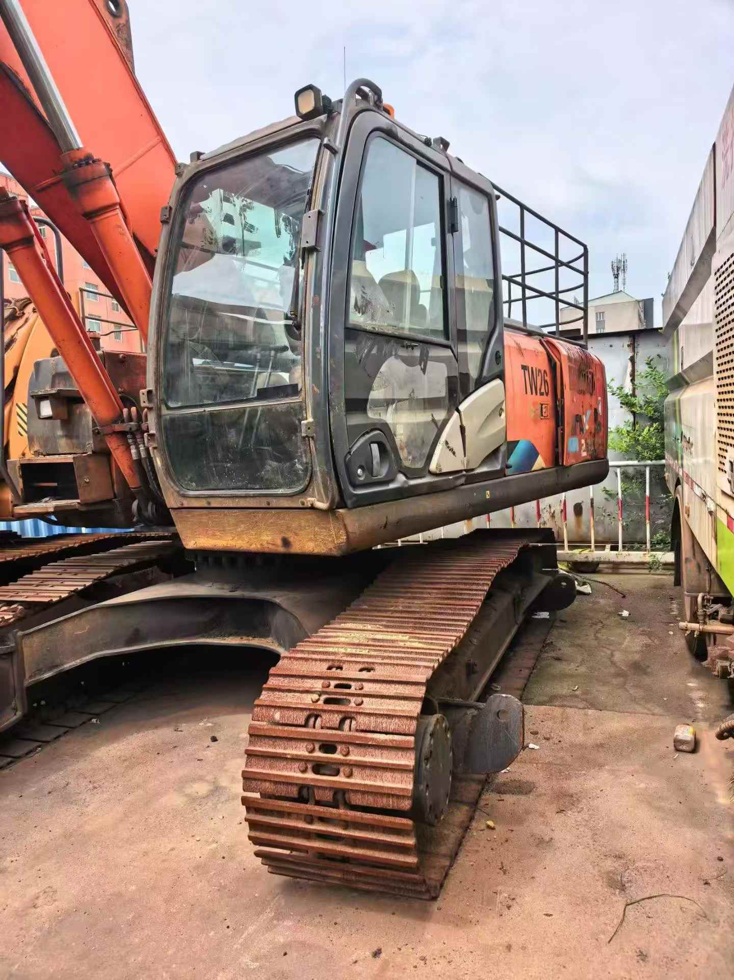 Buy Hitachi EX240-5 Used Excavator / 4
