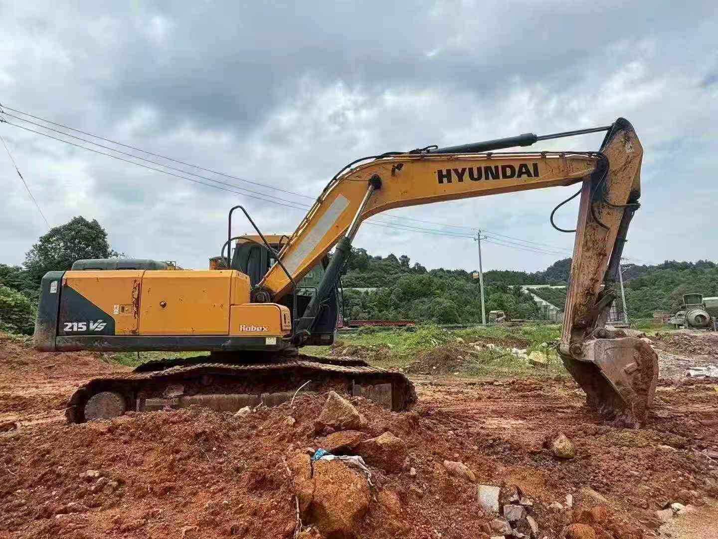 Buy Hyundai R215-7 Used Excavator / 2
