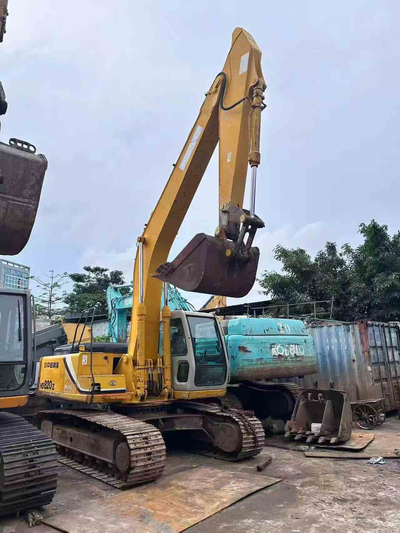 Buy Kato 820-3SP Used Excavator / 7