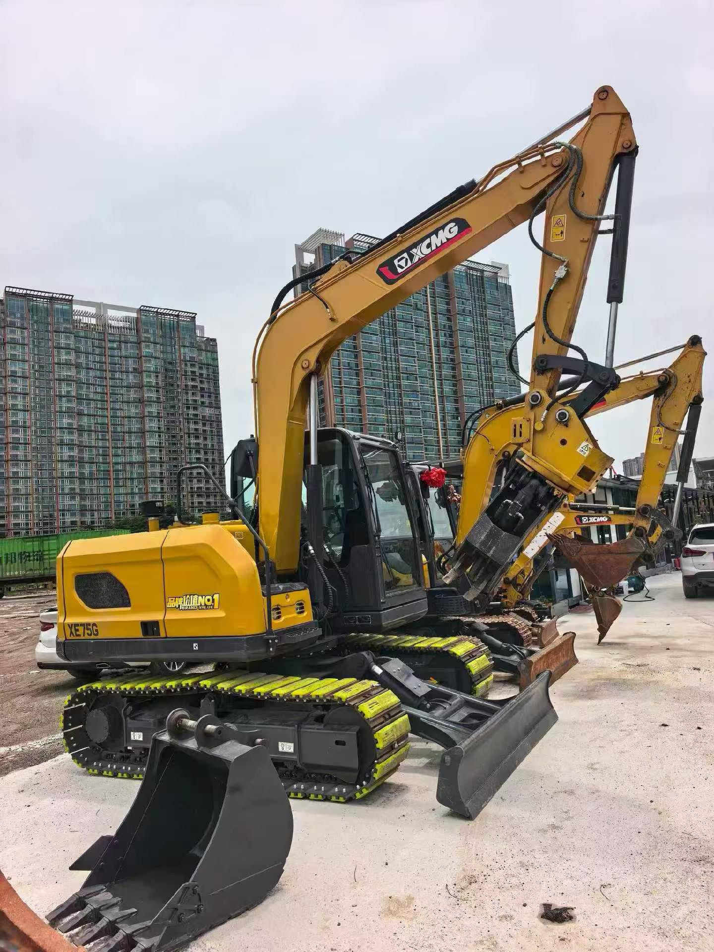 Buy XCMG XE75C Used Excavator / 3