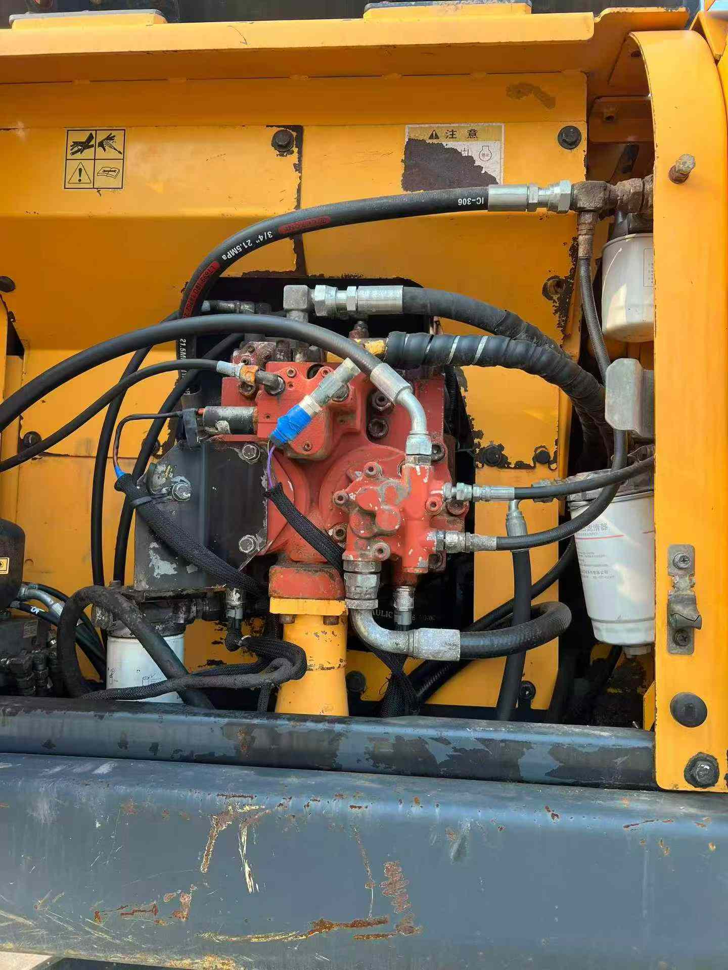 Buy Hyundai R210W Used Excavator / 3