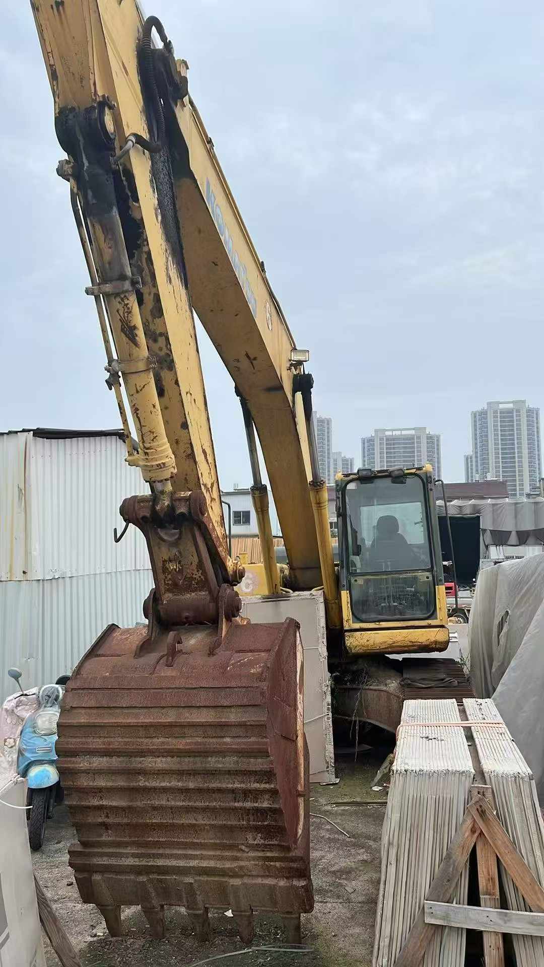 Buy Komatsu HB215LC-1 Used Excavator / 4
