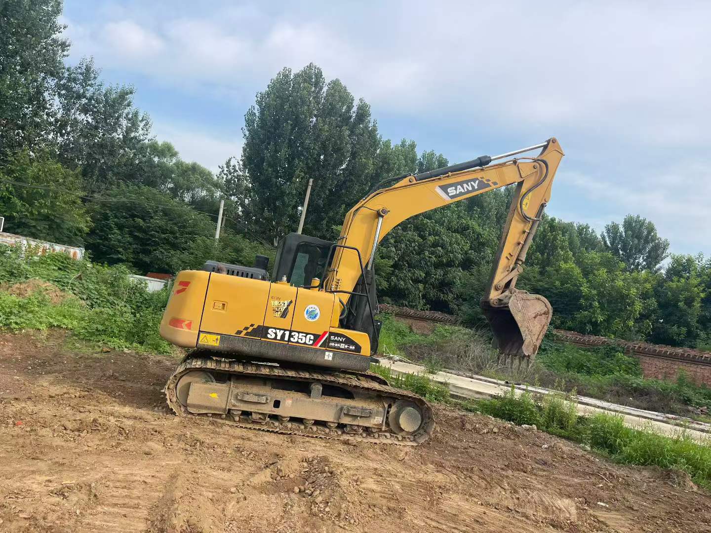 Buy Sany SY135 Used Excavator / 2