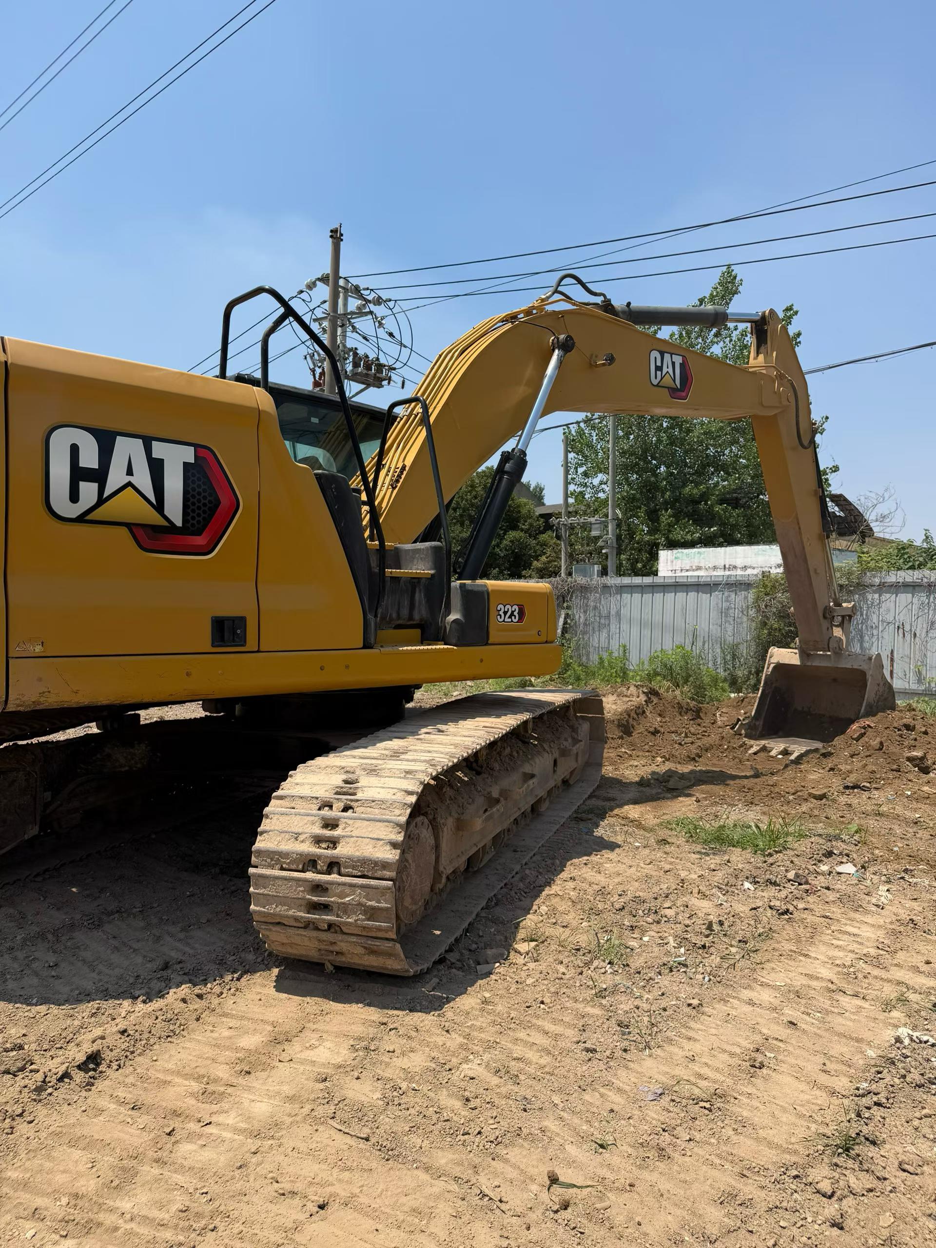 Buy Caterpillar 323 Used Excavator / 2