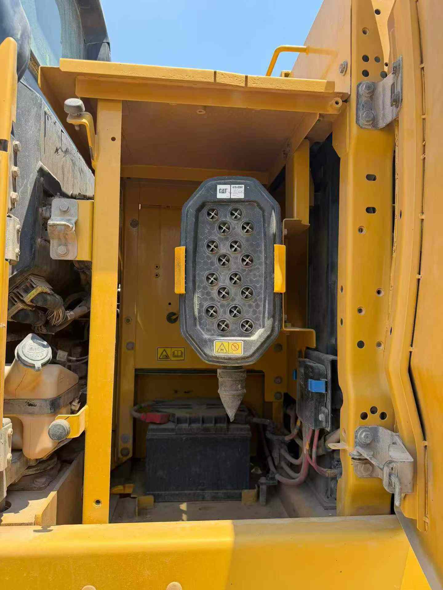 Buy Caterpillar 323 Used Excavator / 9