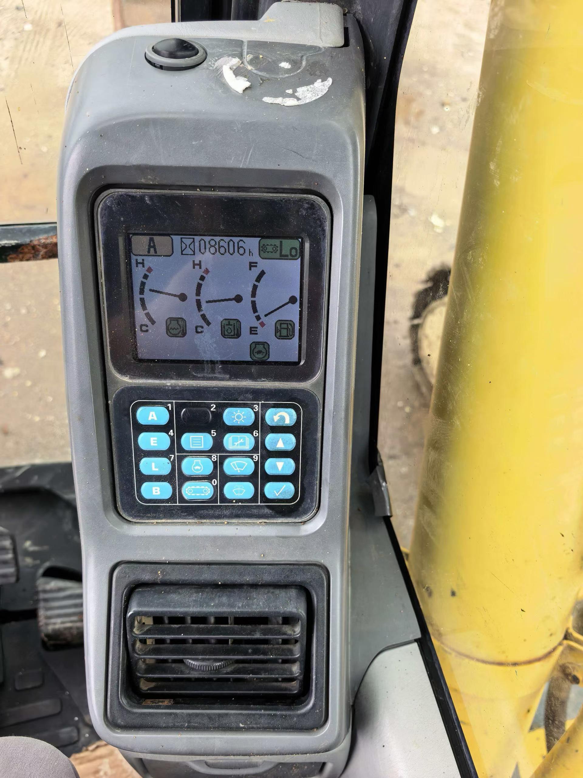 Buy Komatsu PC220-7 Used Excavator / 7