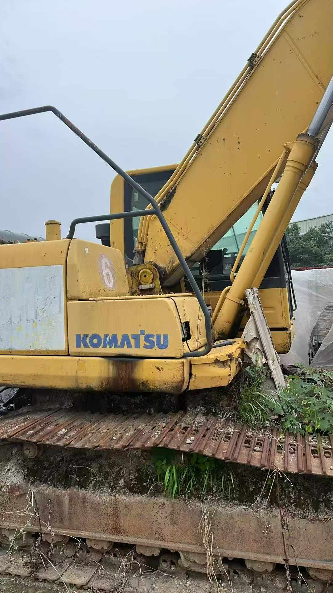 Buy Komatsu HB215LC-1 Used Excavator / 2