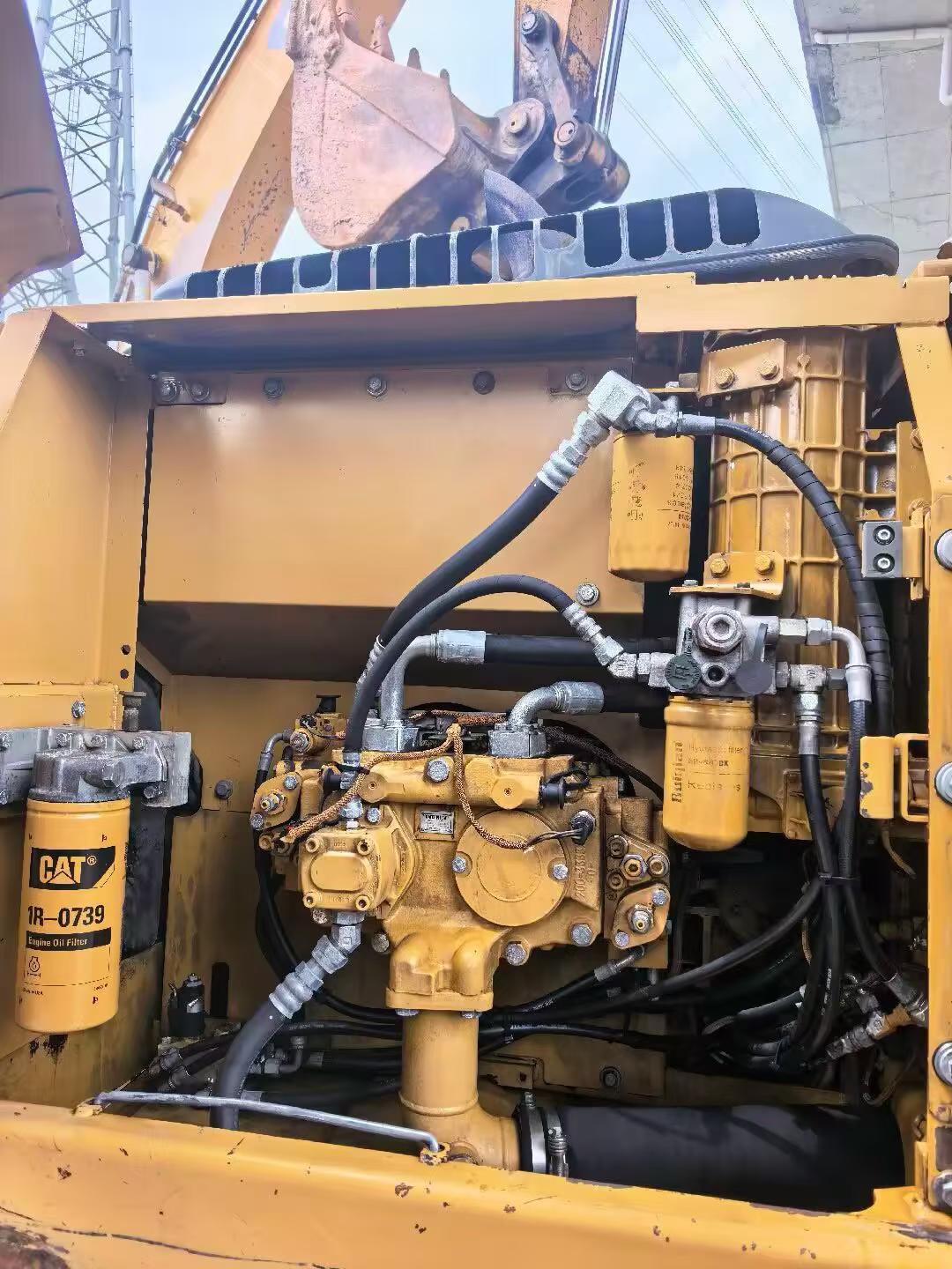 Buy Caterpillar 320D Used Excavator / 8
