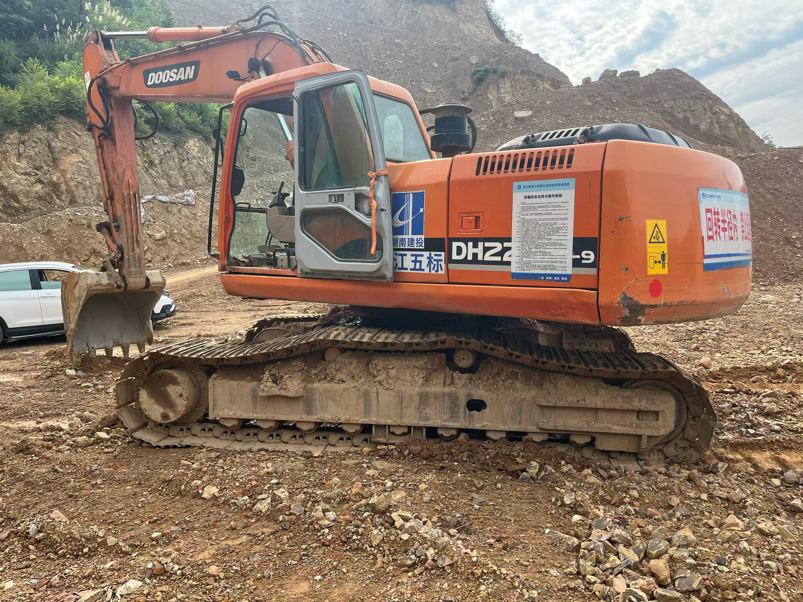 Buy Doosan DH225-7 Used Excavator / 2
