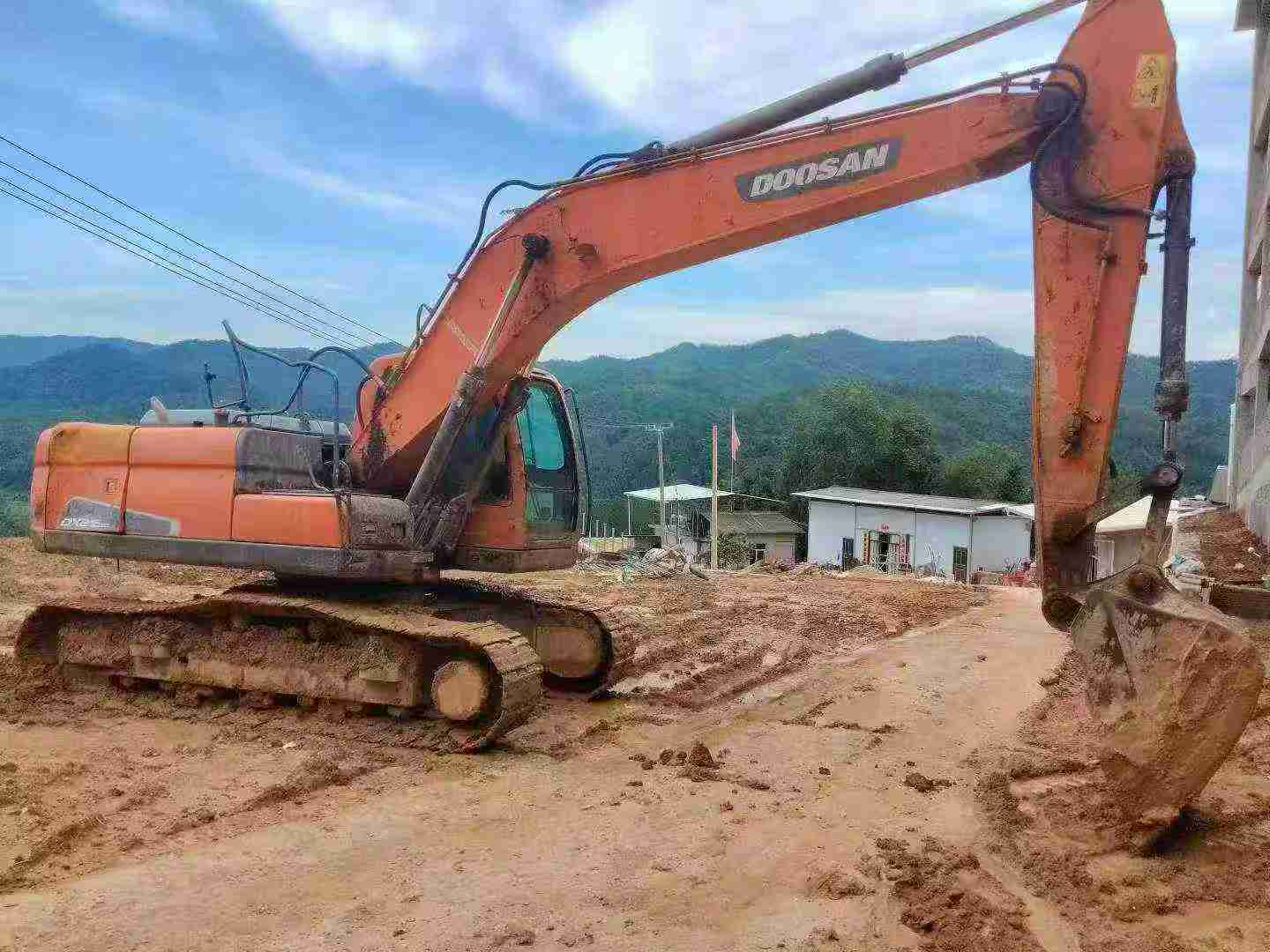 Buy Doosan DX215-9C Used Excavator / 2