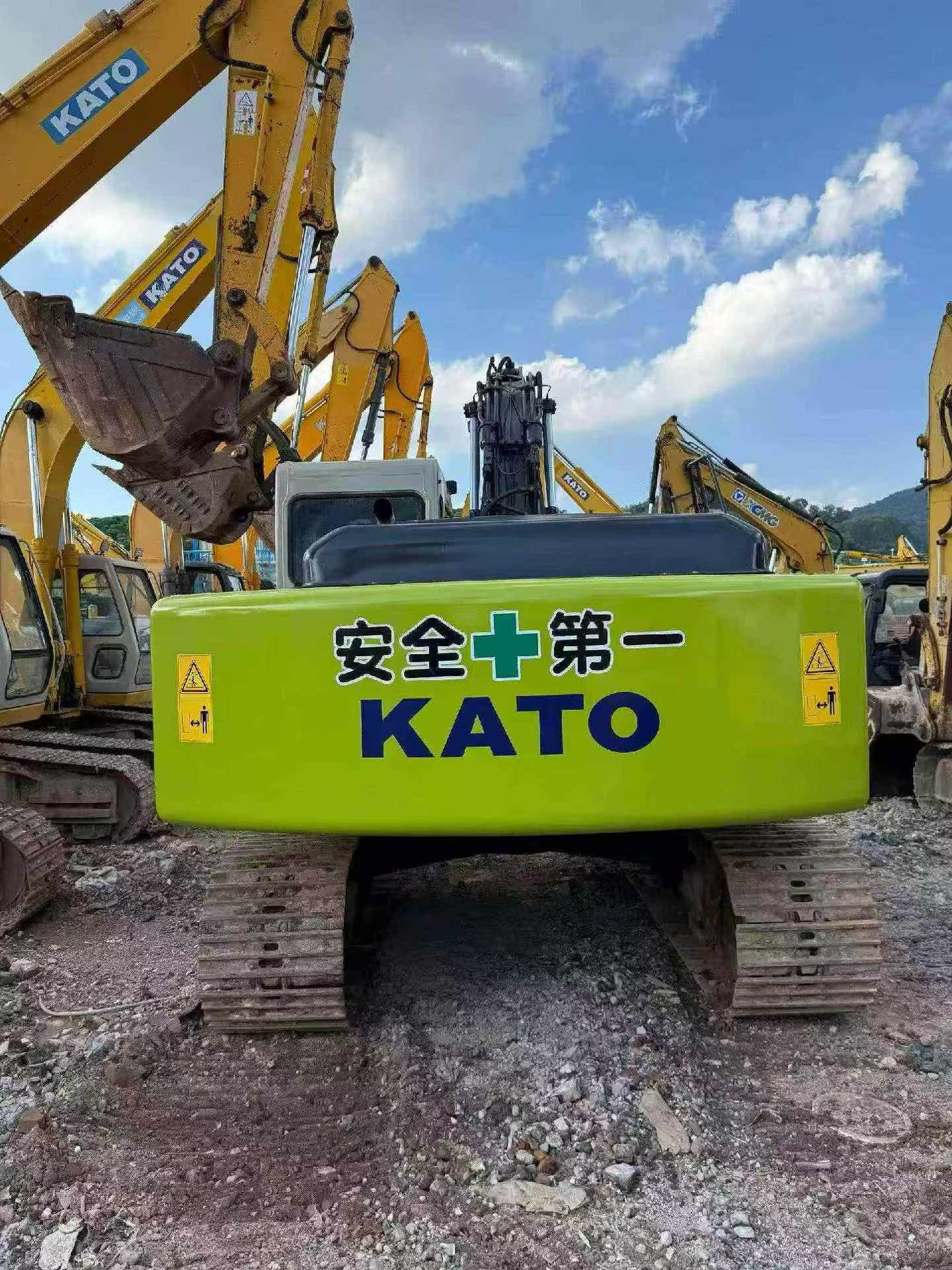Buy Kato 820-3SP Used Excavator / 2