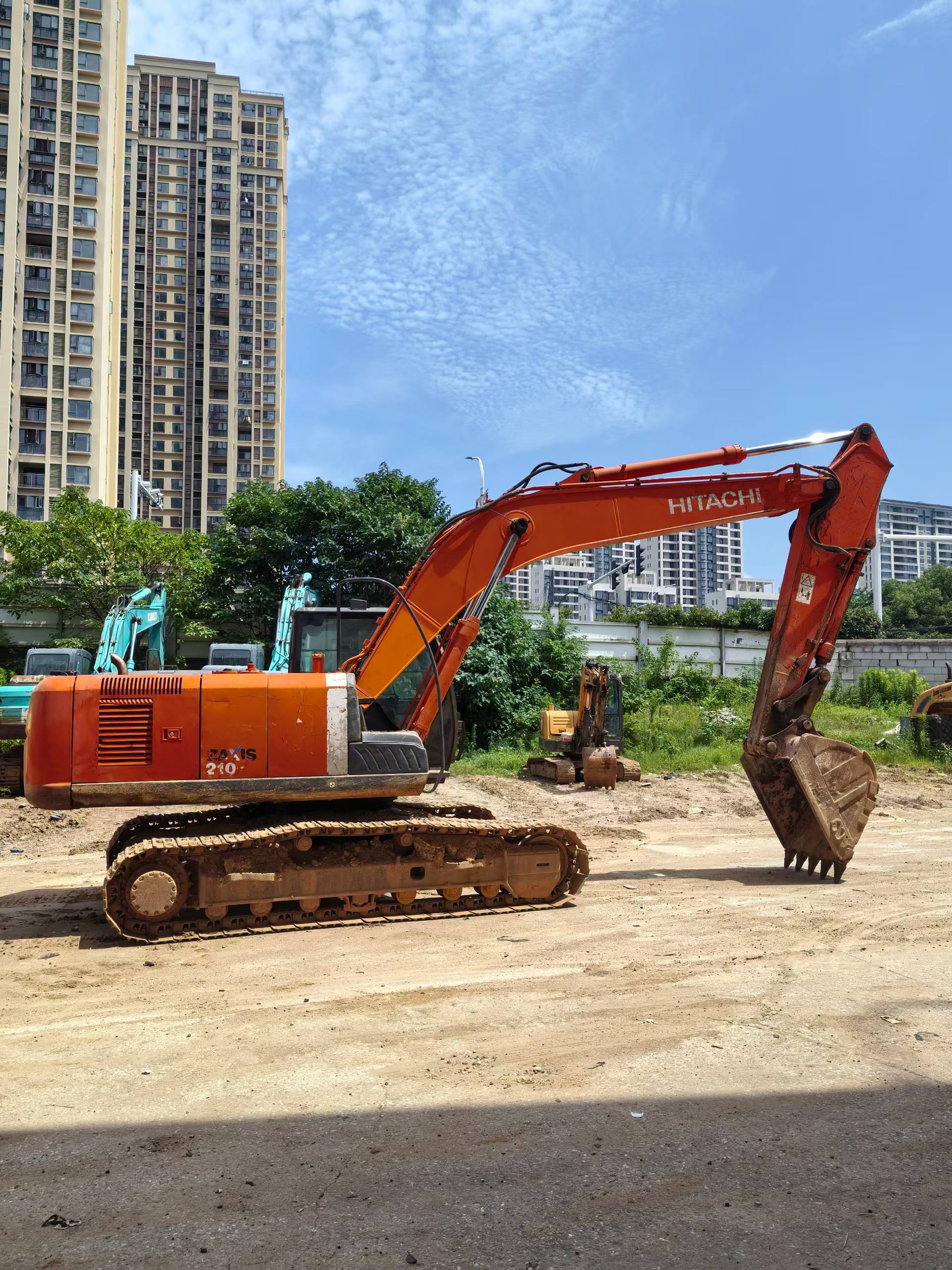 Buy Hitachi EX200-3 Used Excavator / 3