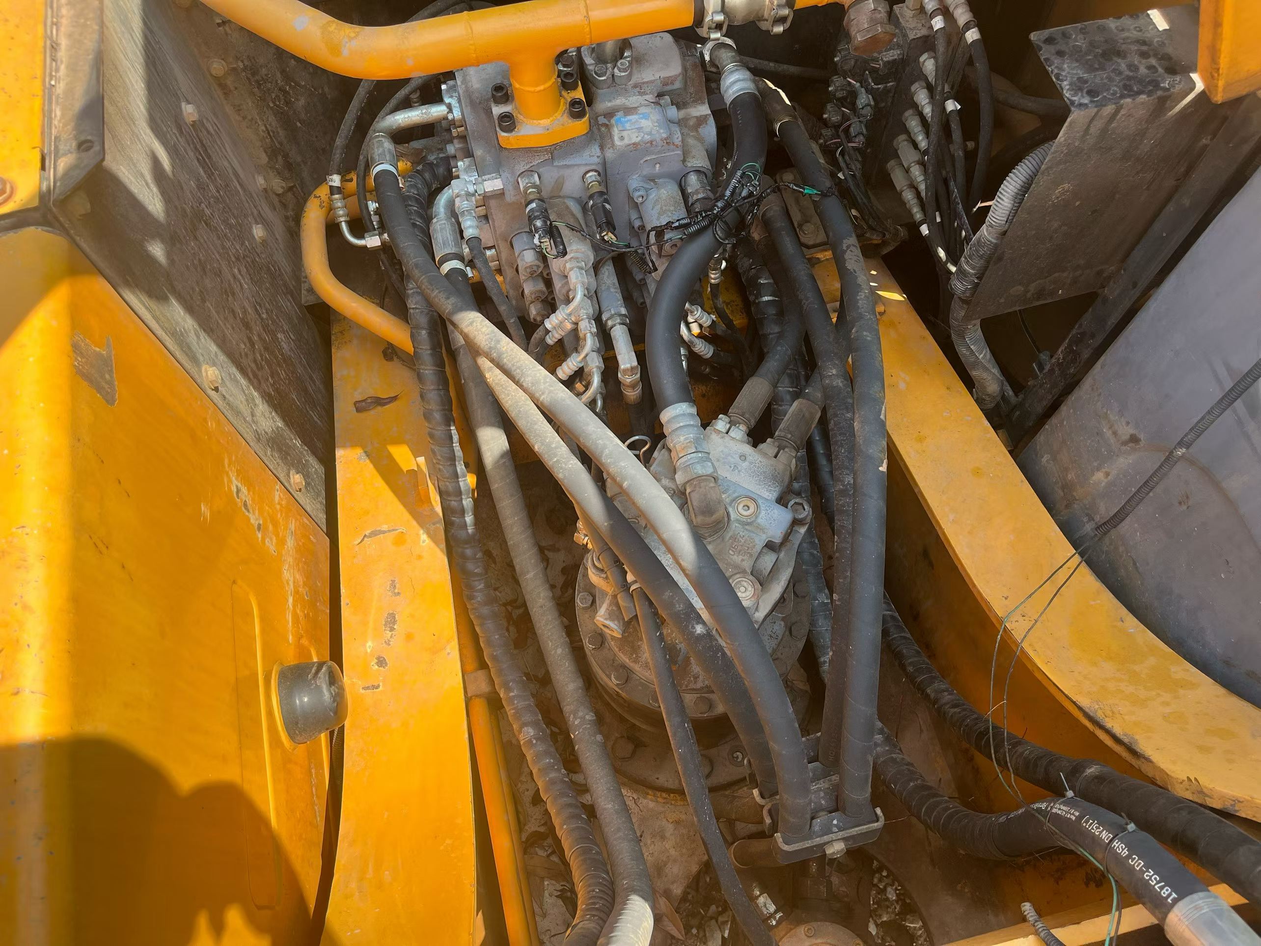 Buy Kato HD820 Used Excavator / 6
