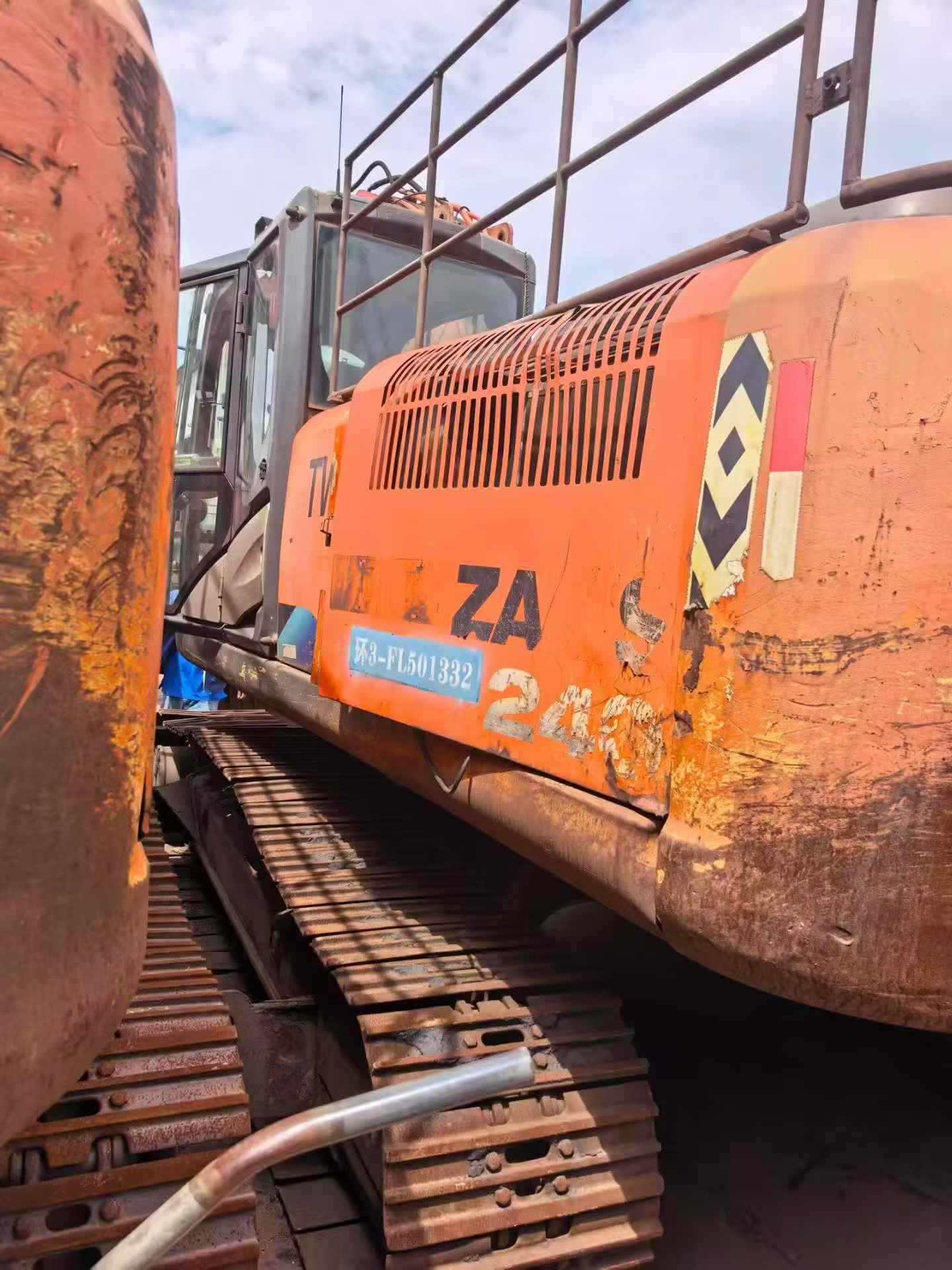 Buy Hitachi EX240-5 Used Excavator / 2
