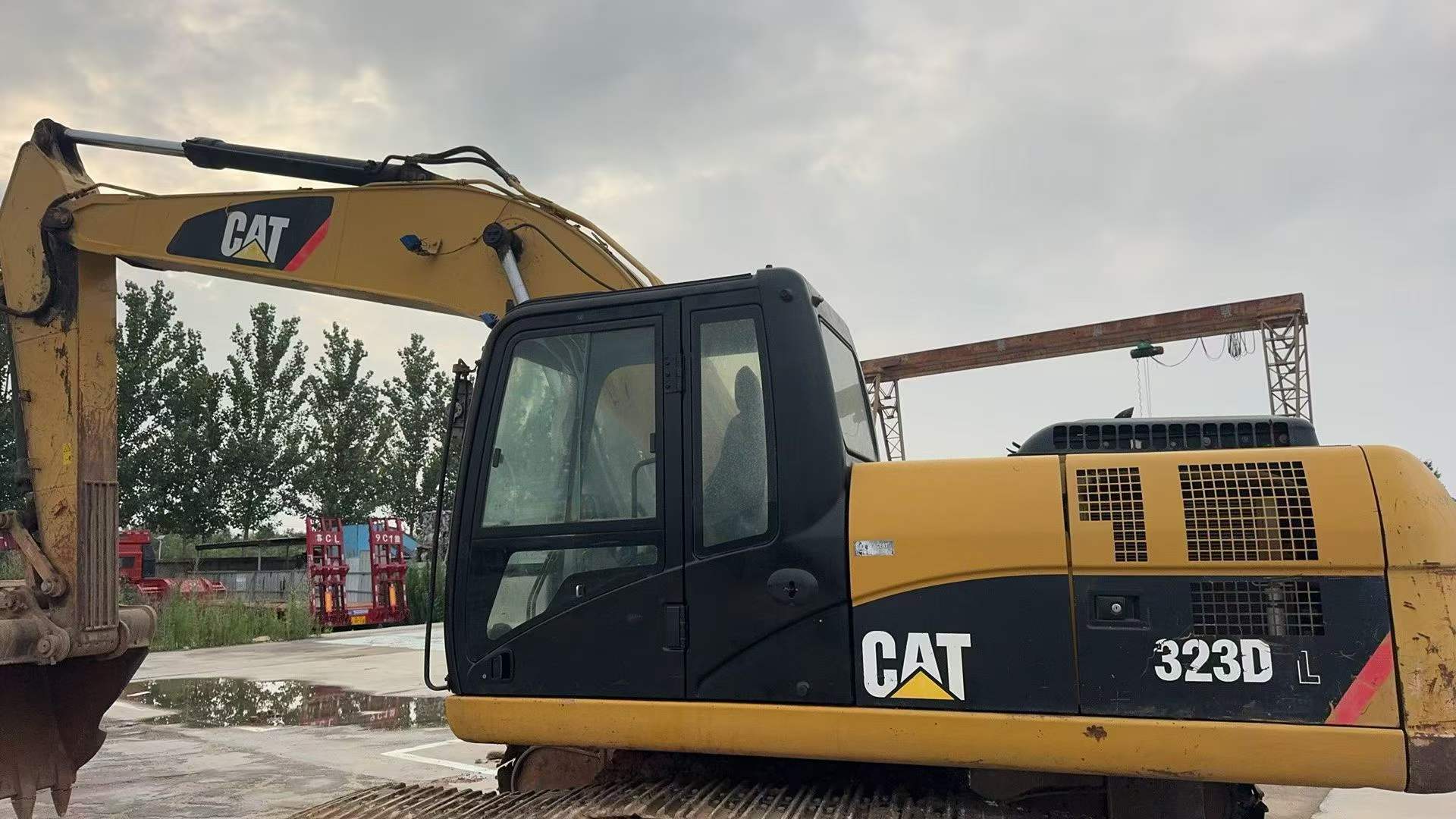 Buy Caterpillar 323 Used Excavator / 8