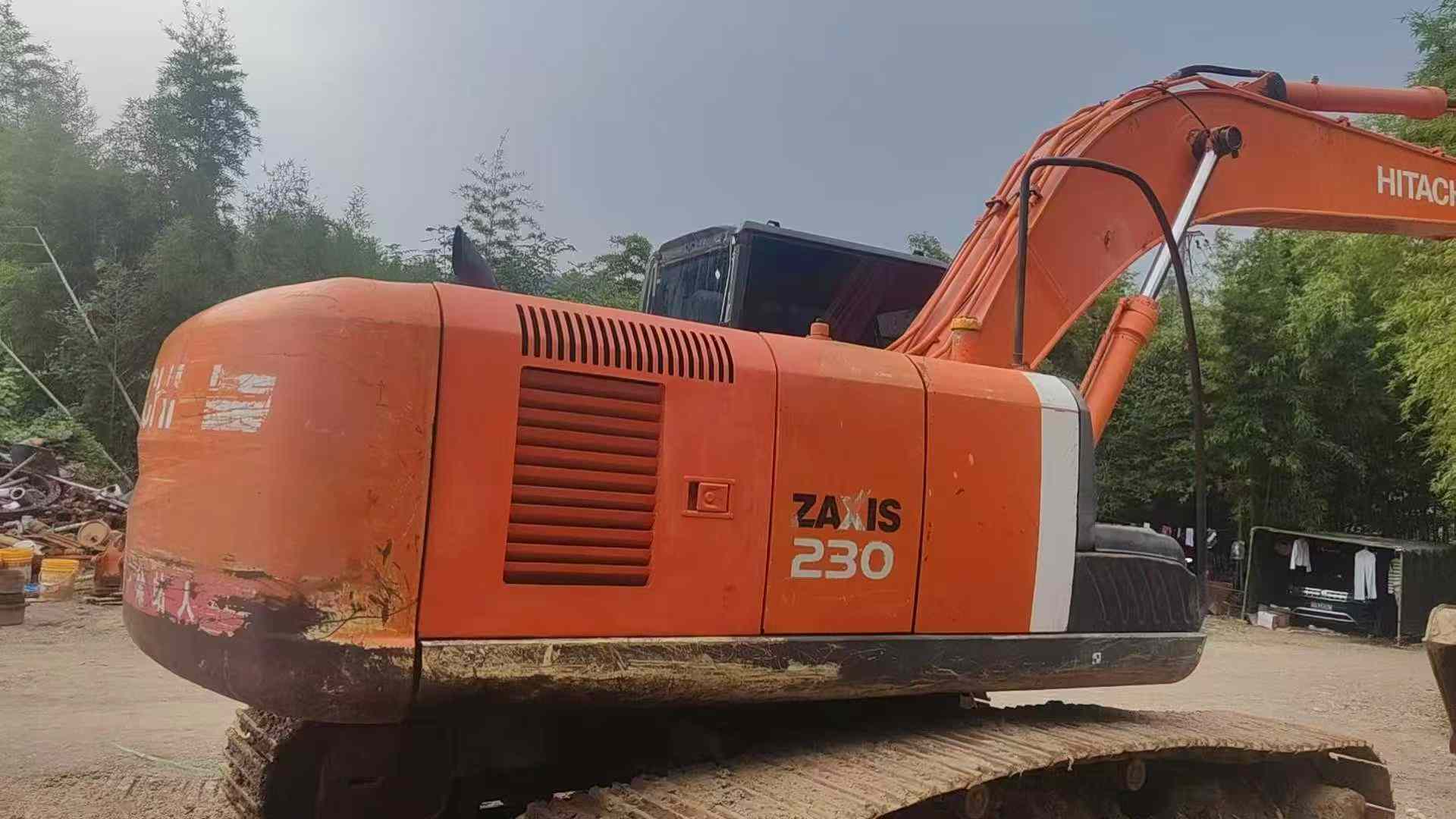 Buy Hitachi EX200-3 Used Excavator / 2