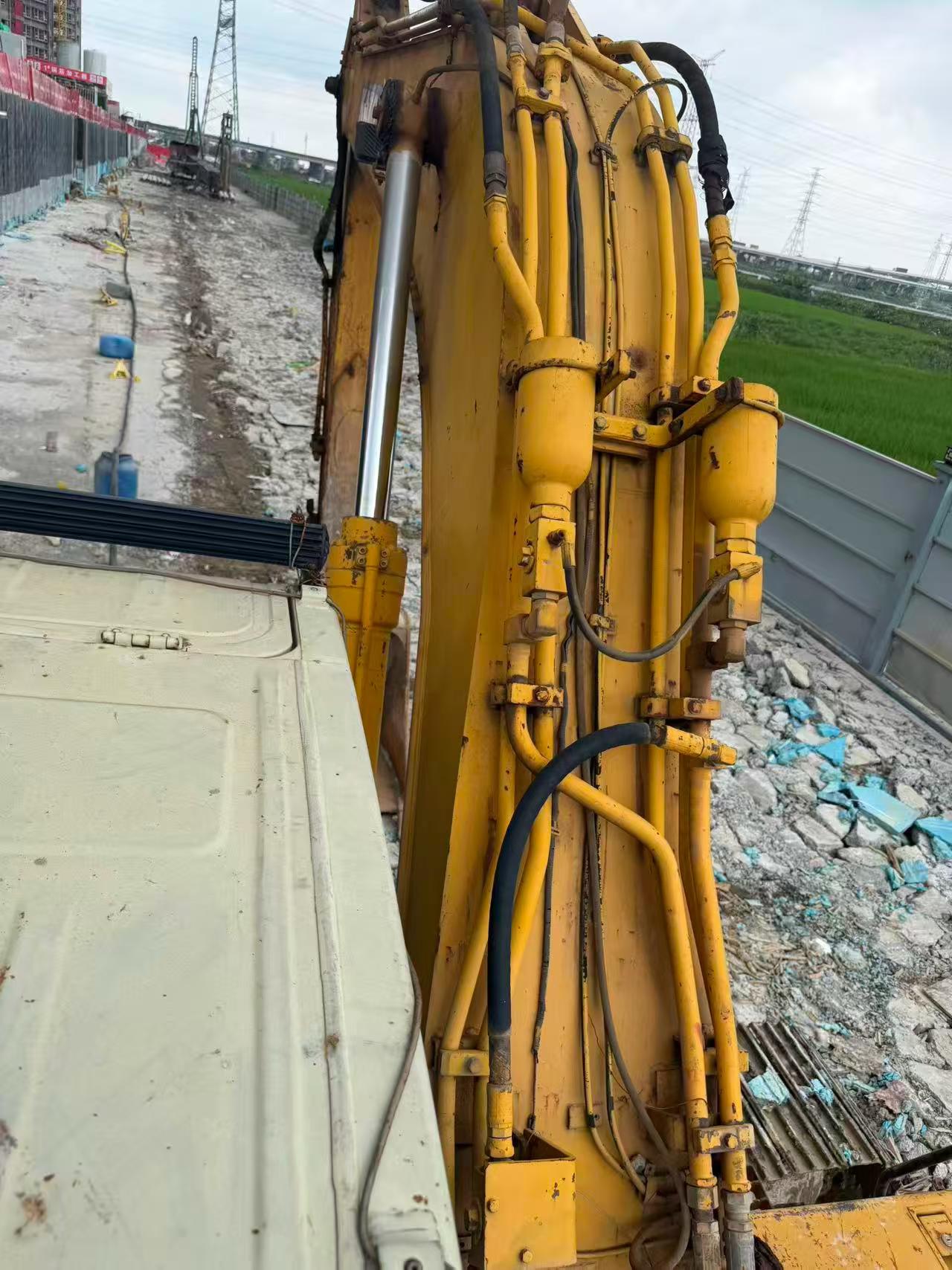 Buy Kato 820-3SP Used Excavator / 3
