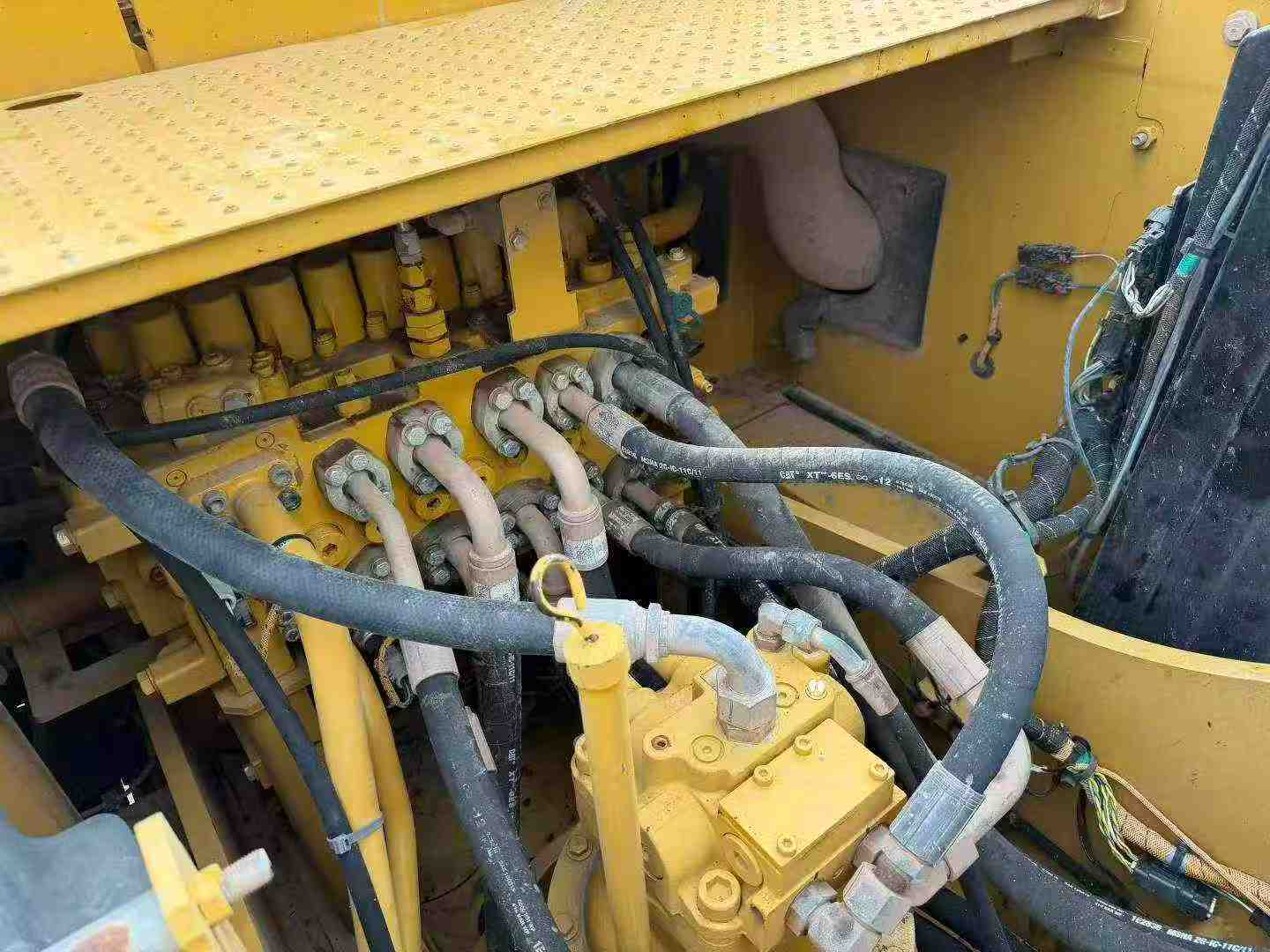 Buy Caterpillar 323 Used Excavator / 6