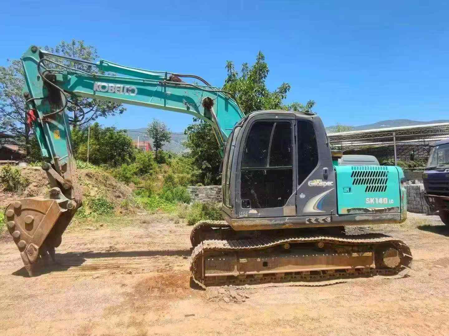 Buy Kobelco SK140 Used Excavator / 2